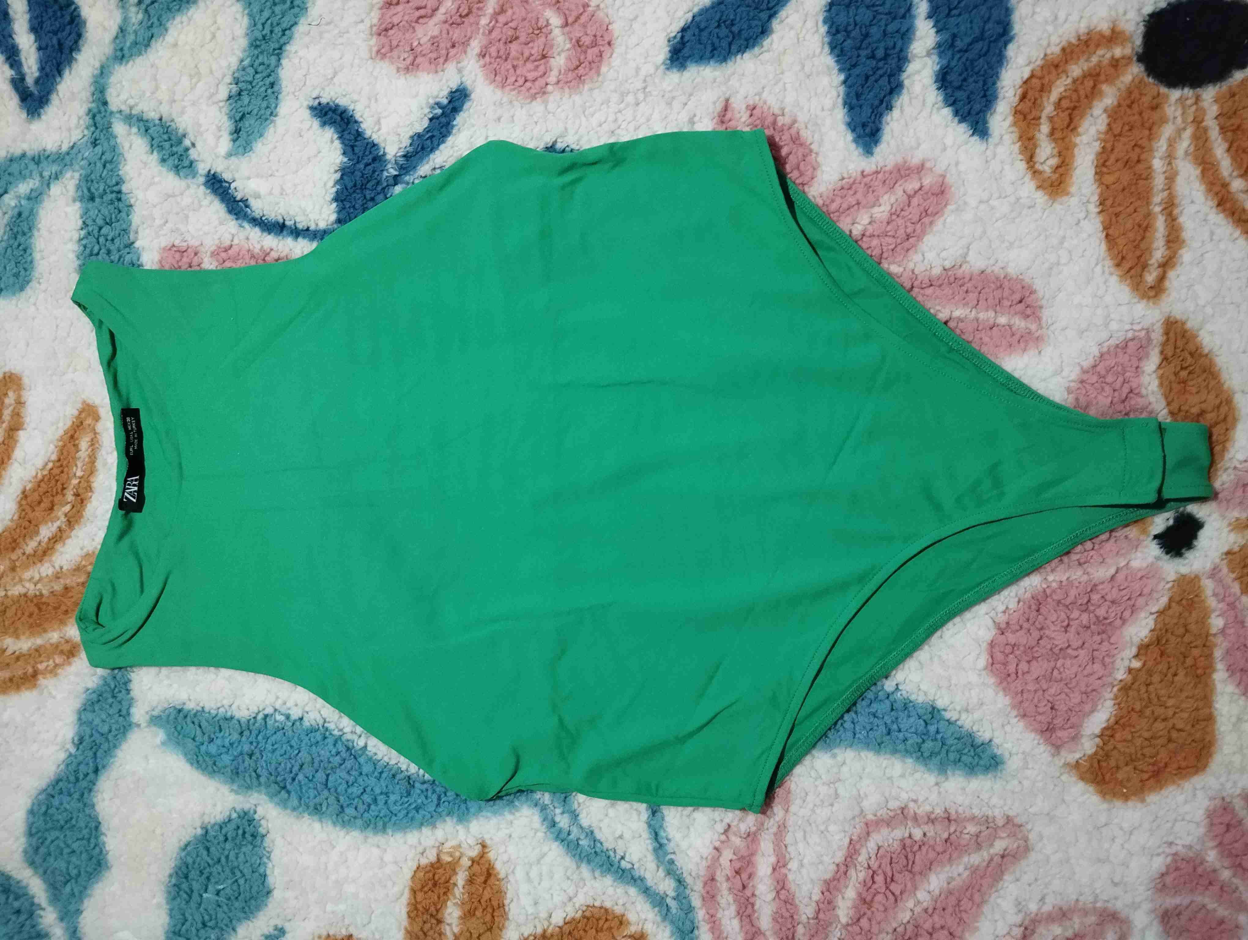 Body verde sin mangas - miniatura 1