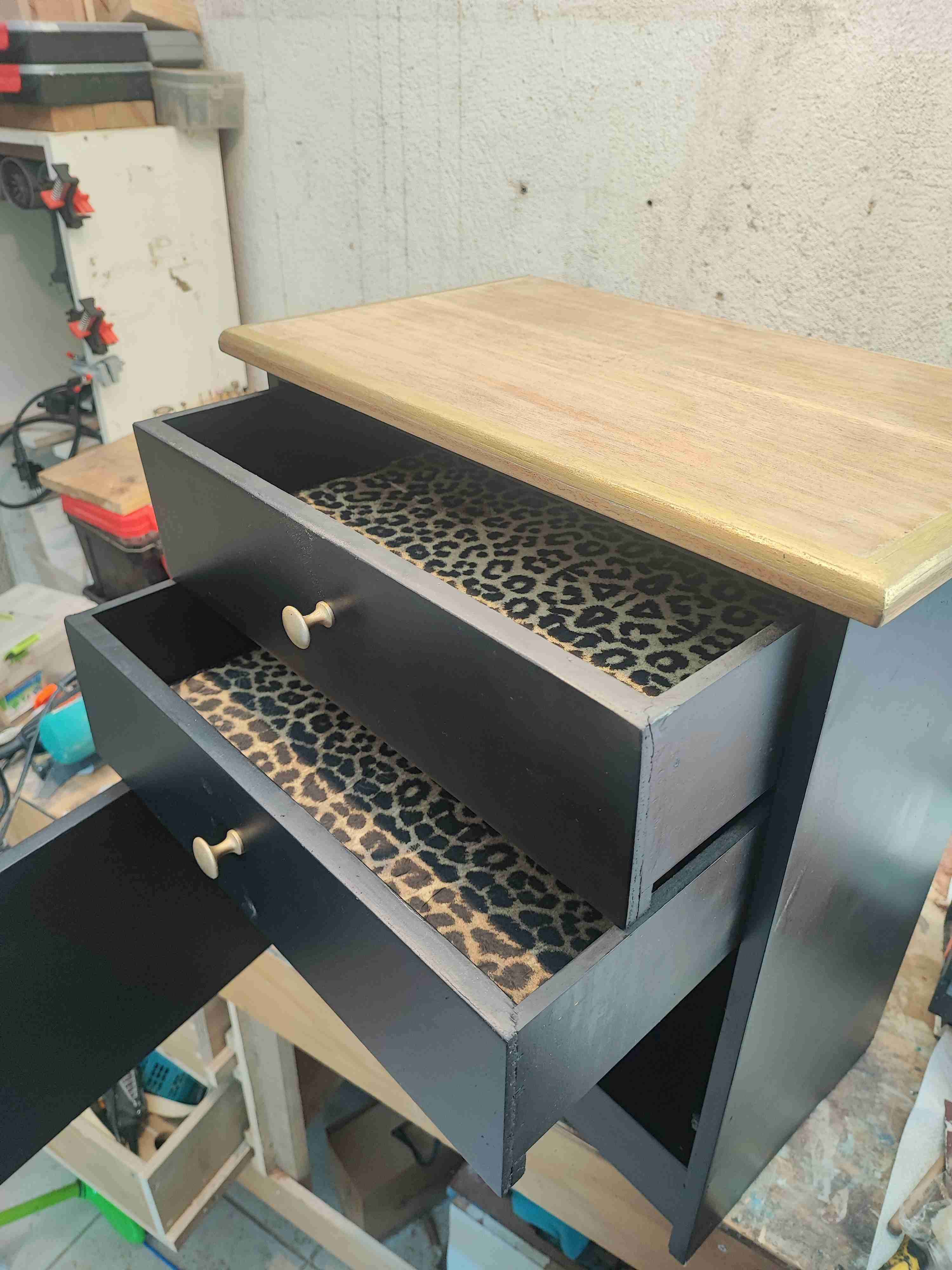 Cómoda/velador de madera color negro - miniatura 3