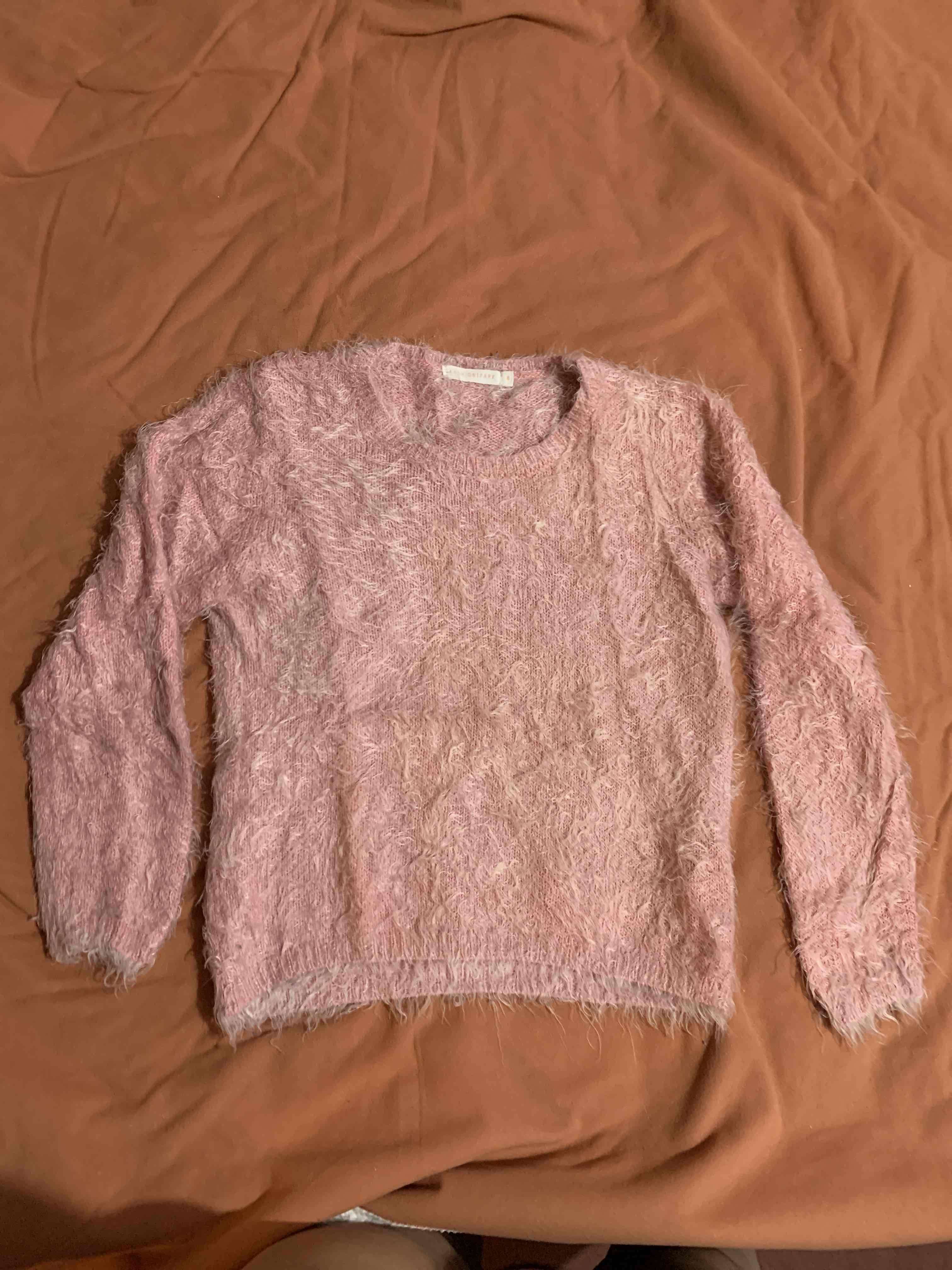 Suéter peludo rosado