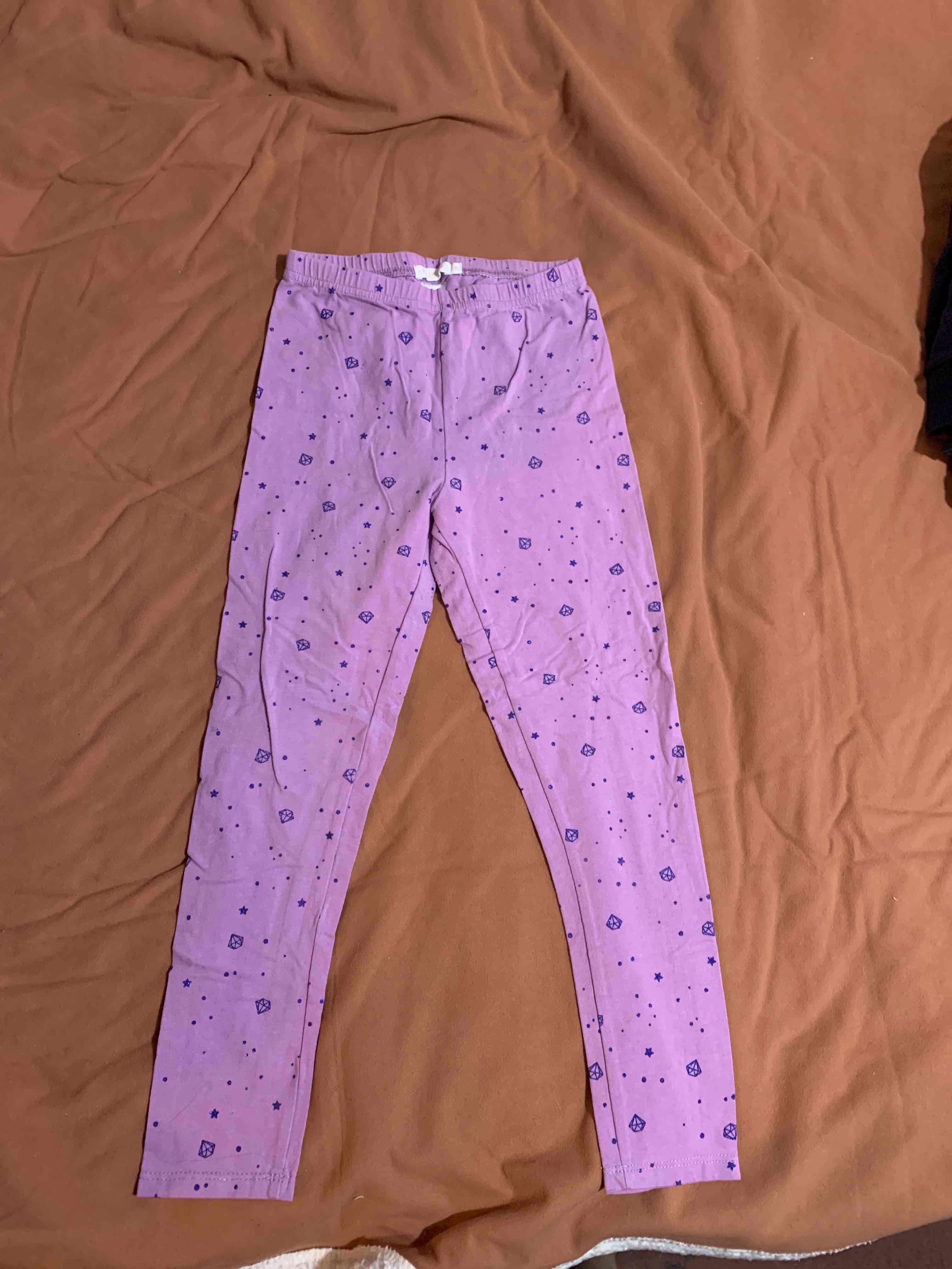 Calzas moradas con estampado