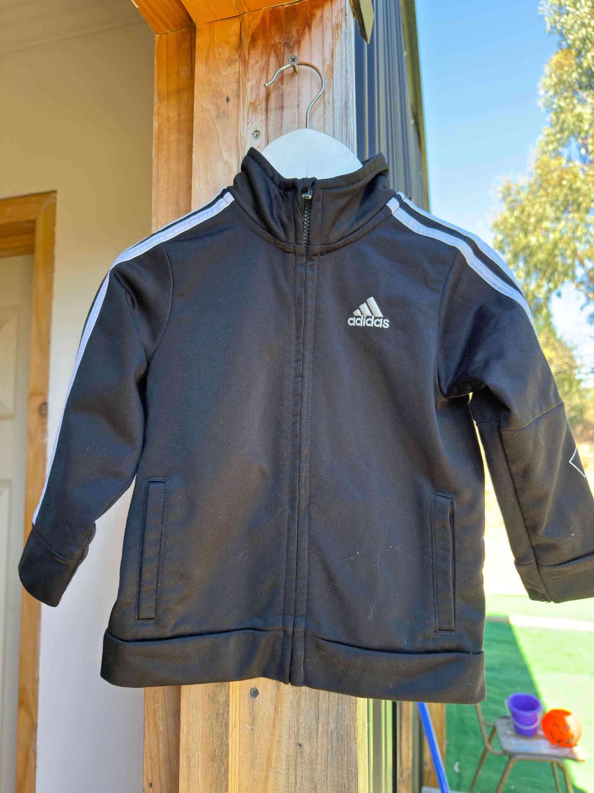 Poleron deportivo negro Adidas unisex - miniatura 2