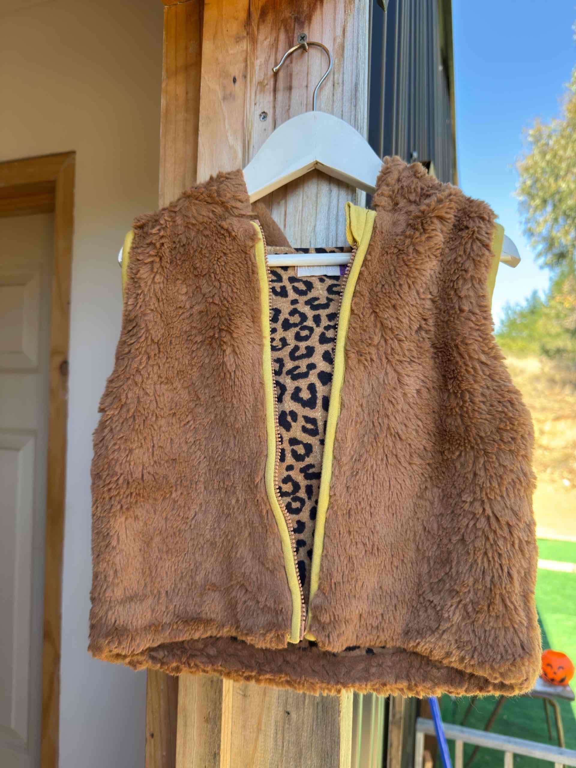 Peludo sin mangas  café niña - miniatura 1