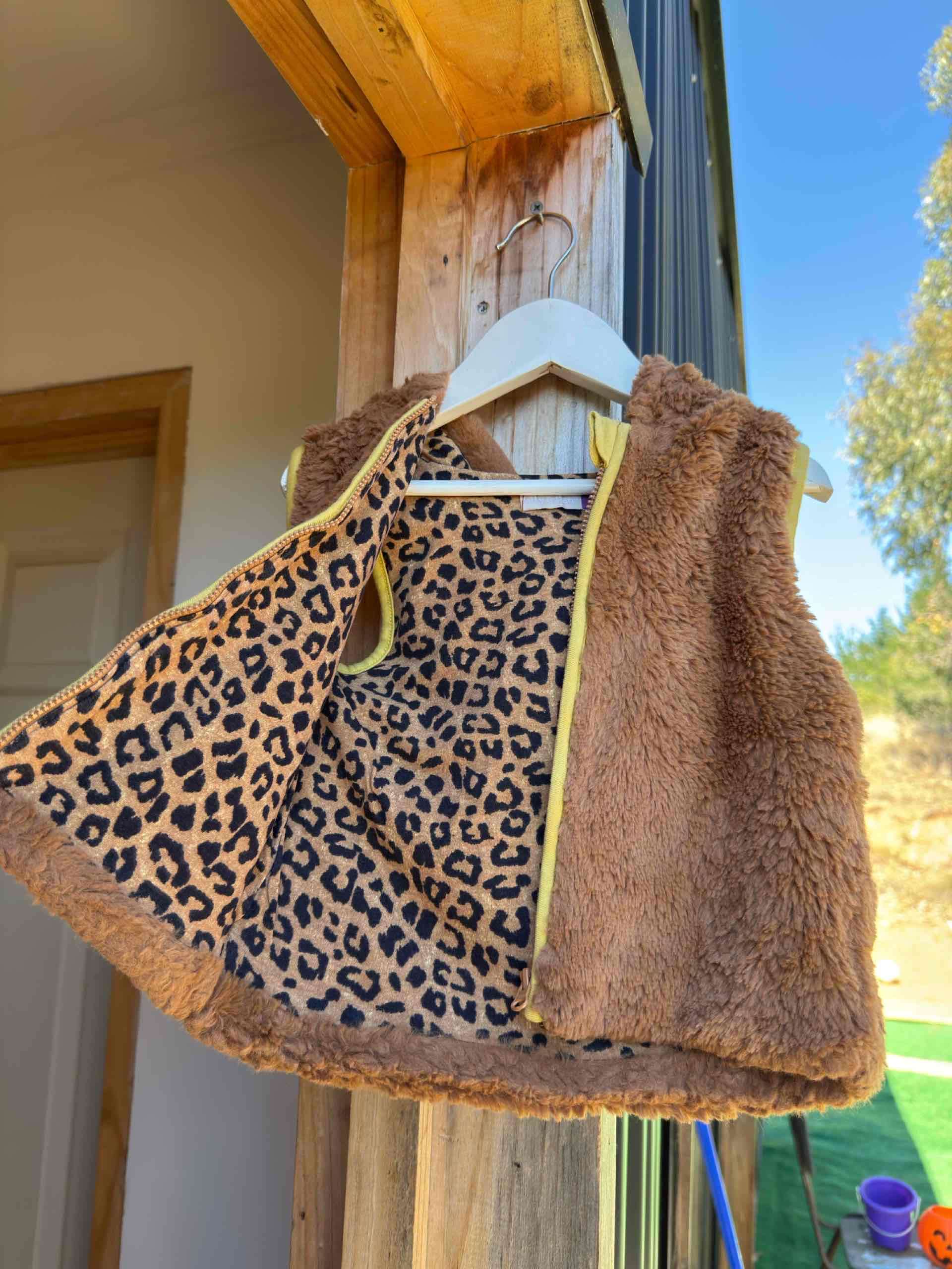 Peludo sin mangas  café niña - miniatura 4