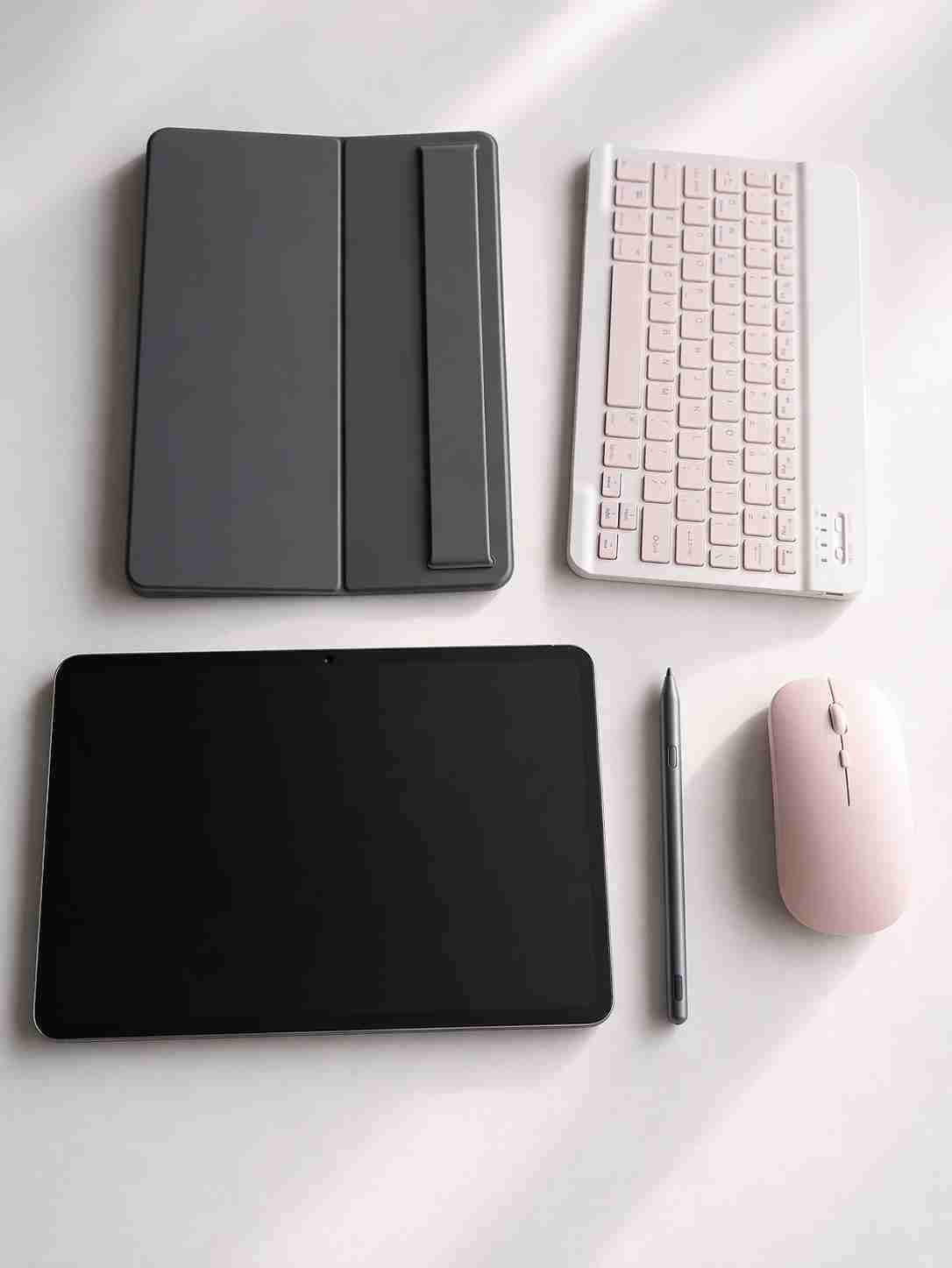 Tablet Lenovo con accesorios - miniatura 1