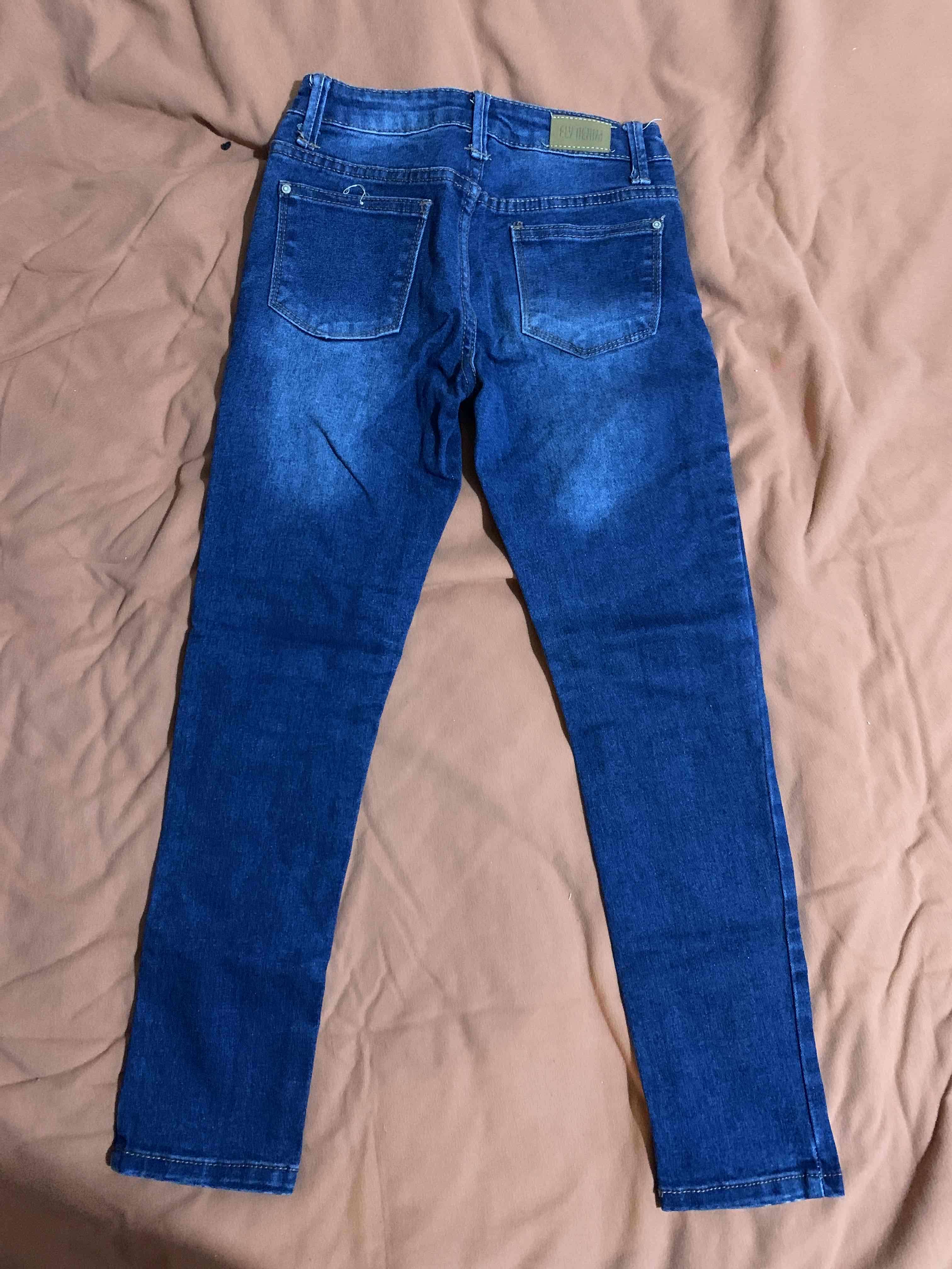 Jeans azul con desgastes - miniatura 2