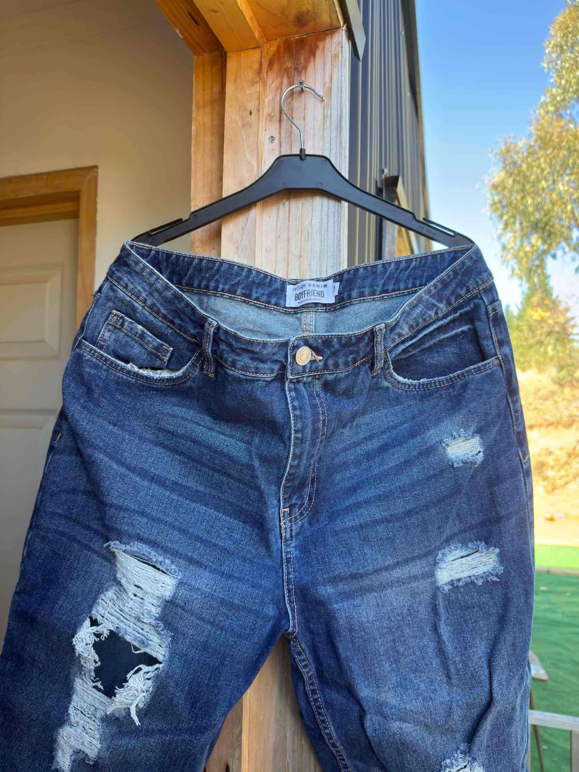 Jeans azules con desgastes mujer - miniatura 3