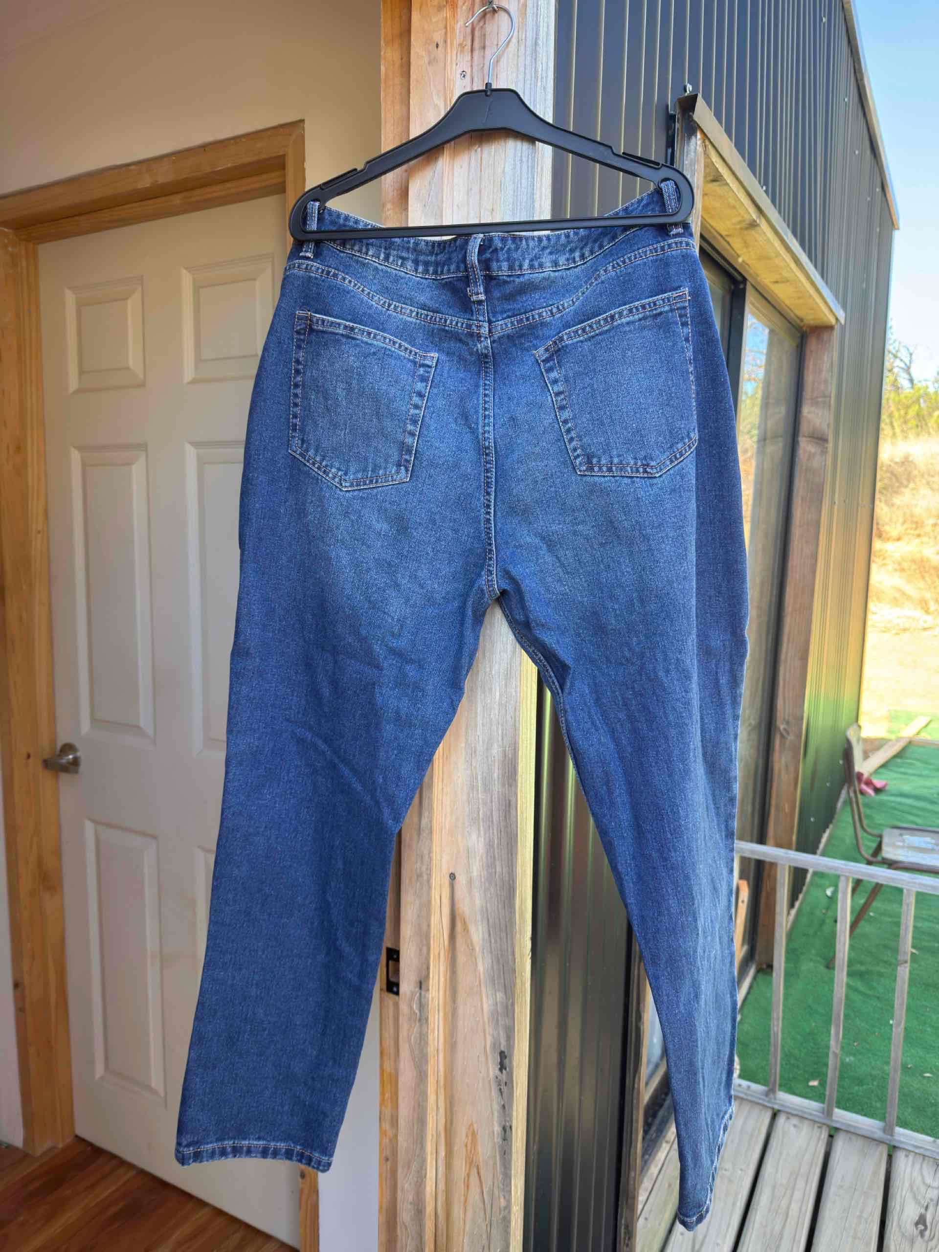 Jeans azules con desgastes mujer - miniatura 4