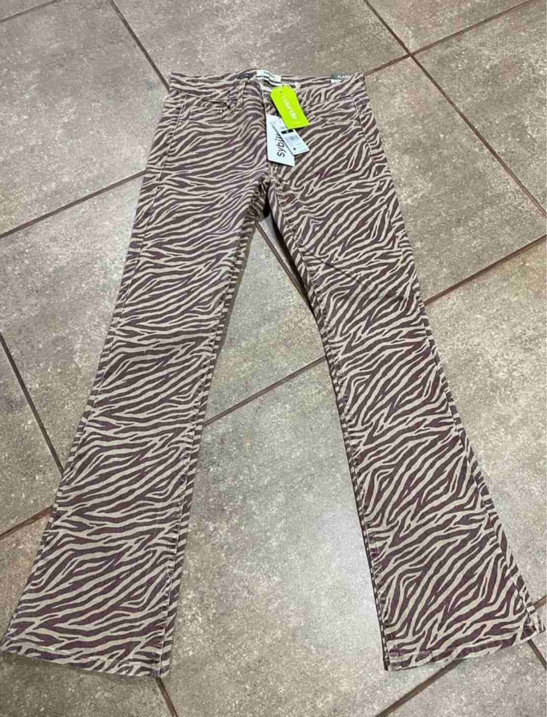 Pantalones estilo animal print - miniatura 1