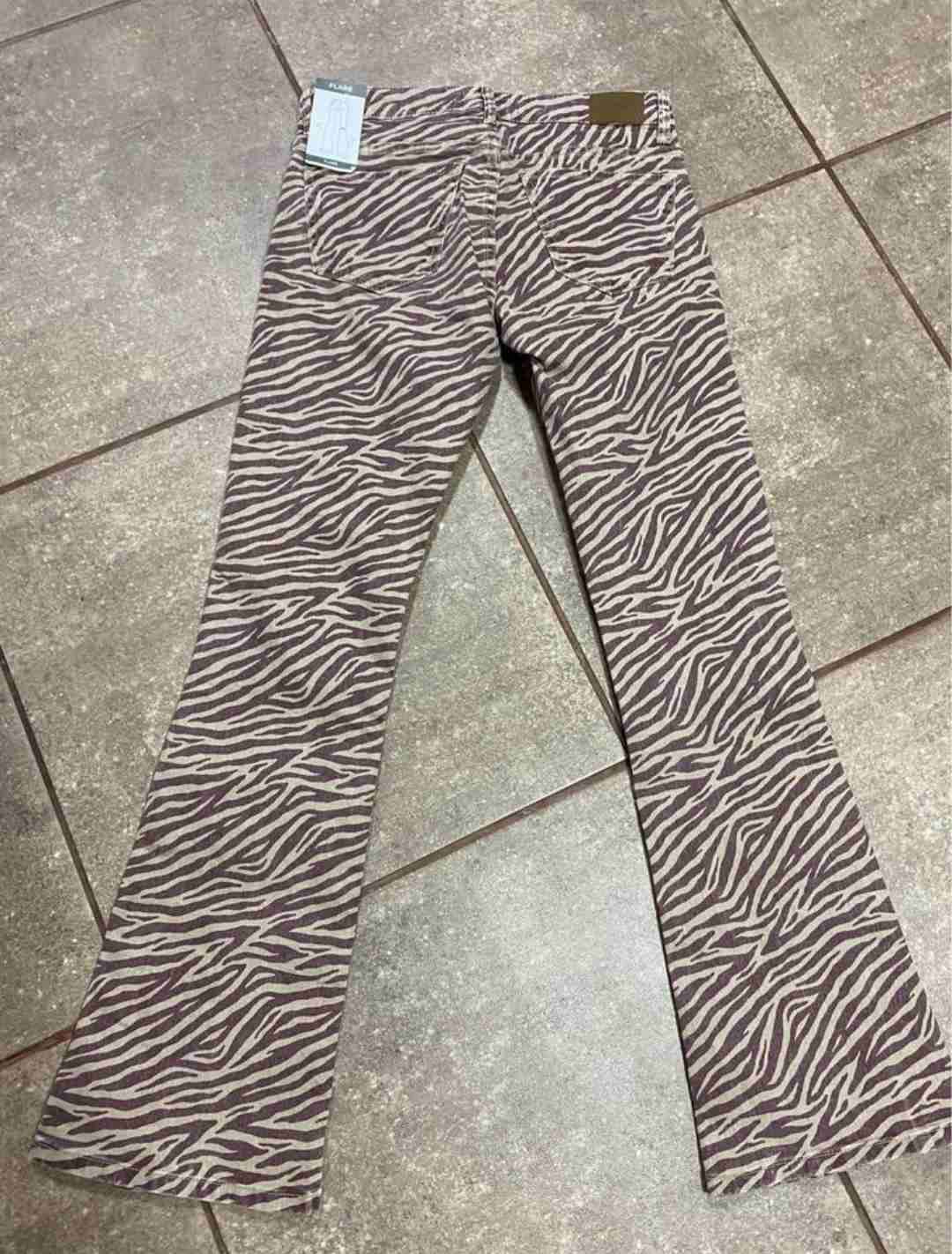 Pantalones estilo animal print - miniatura 2
