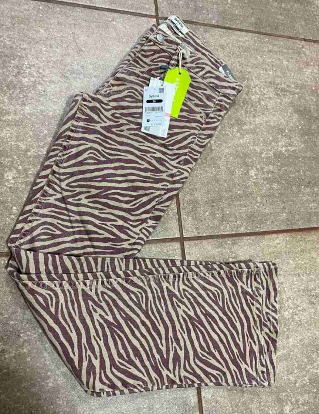 Pantalones estilo animal print - miniatura 3