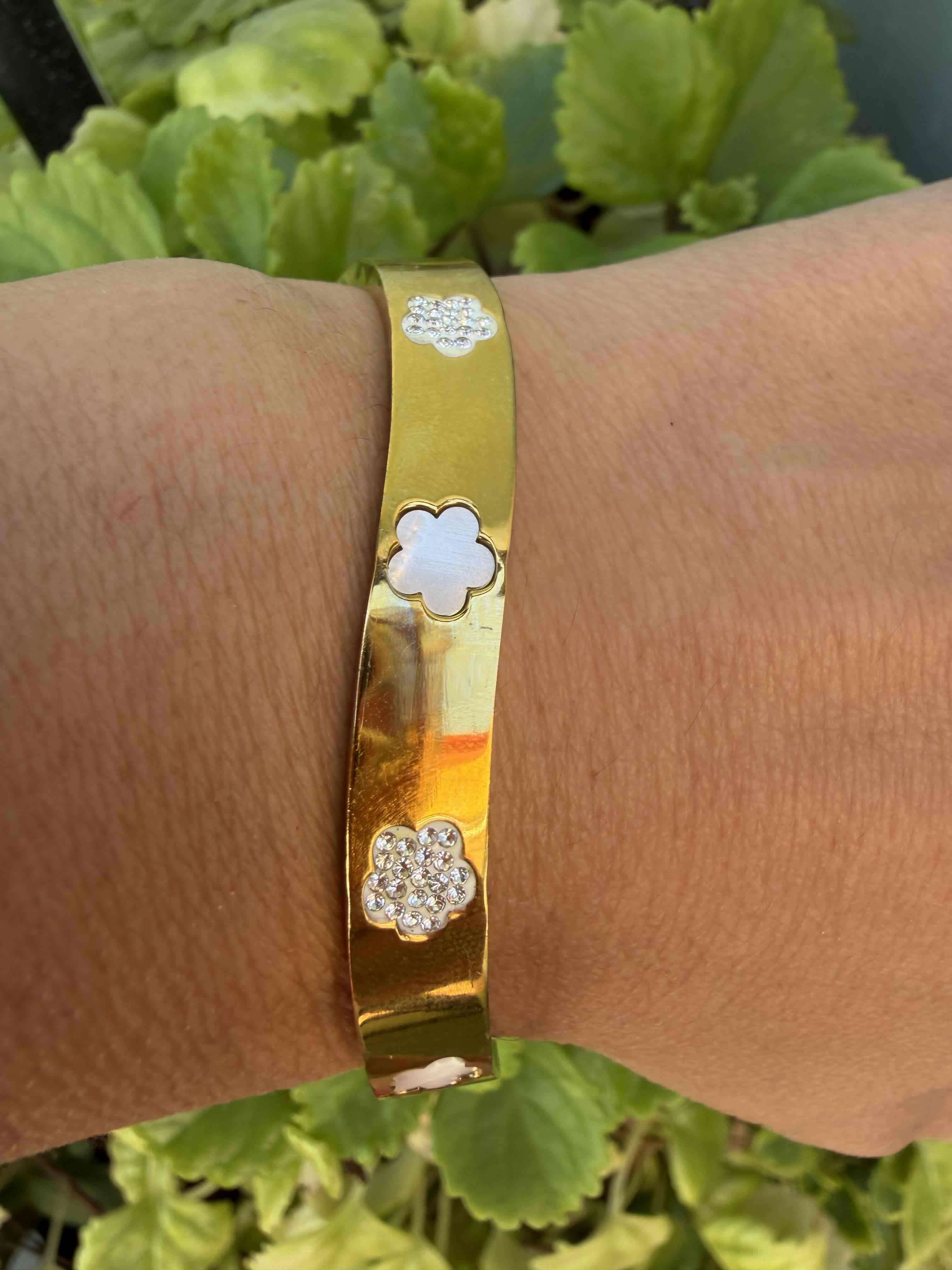 Brazalete dorado con flores - miniatura 2