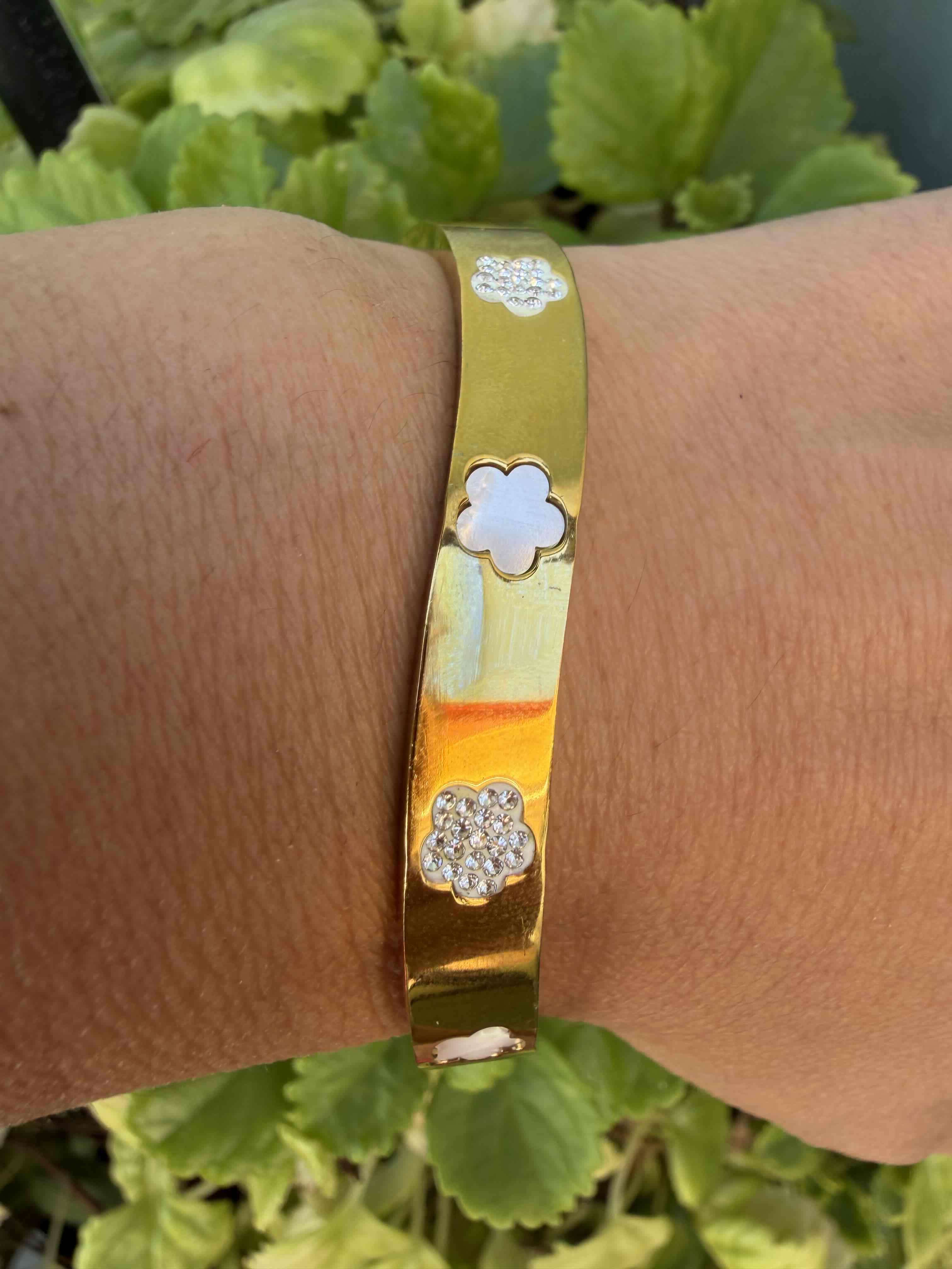 Brazalete dorado con flores - miniatura 3