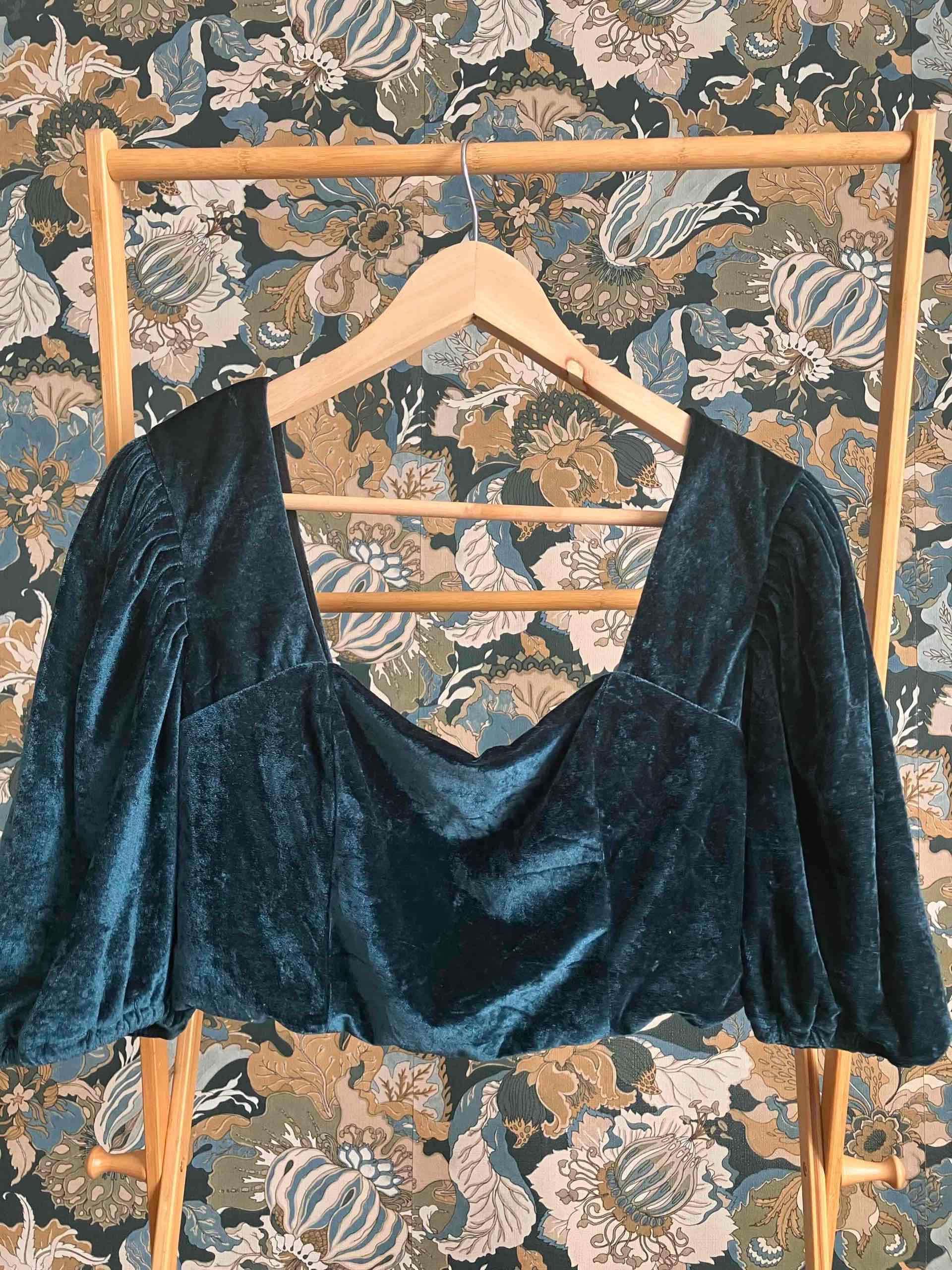 Top terciopelo verde con mangas - miniatura 2