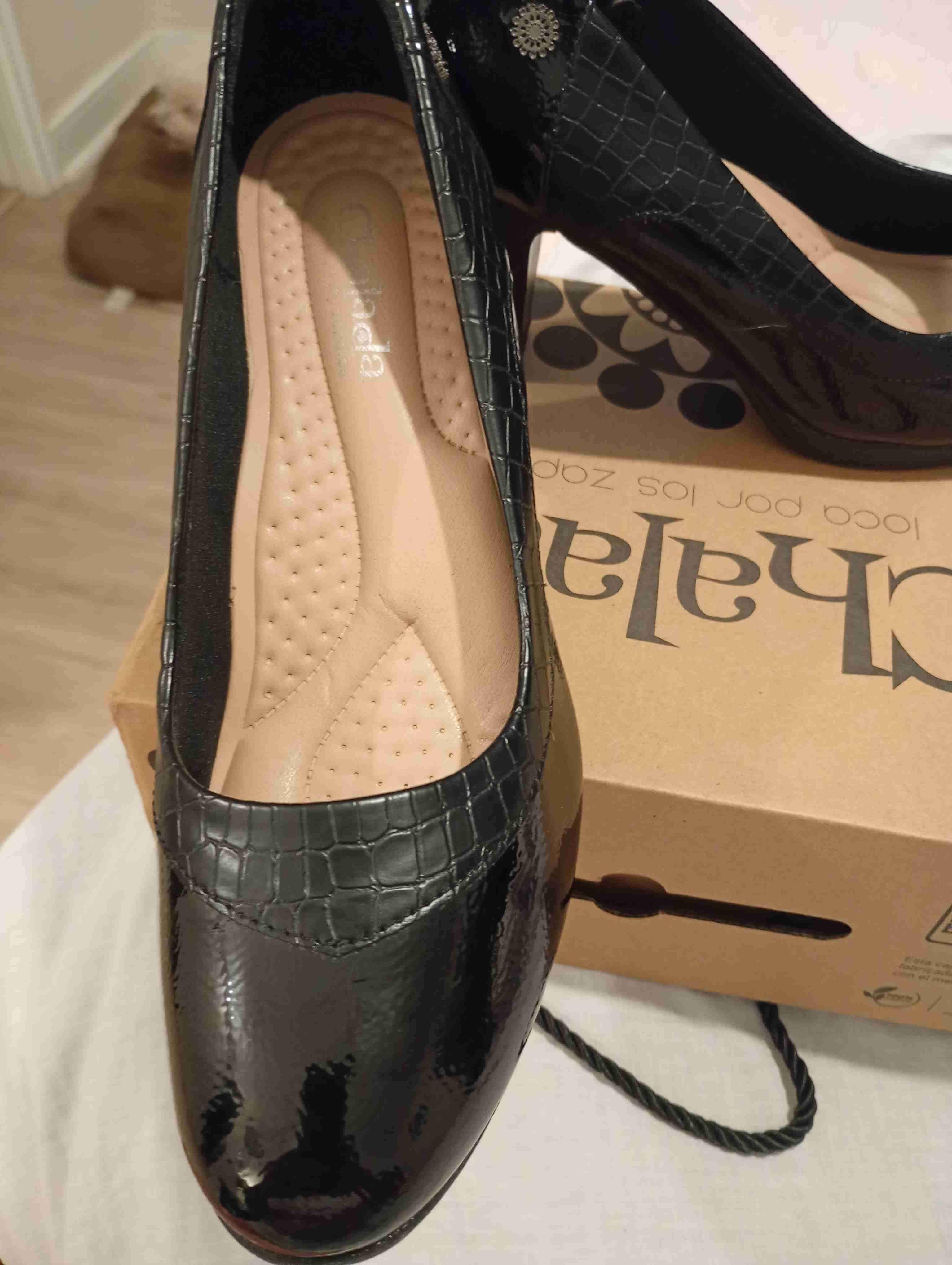 Zapatos de tacón negro charol - miniatura 4