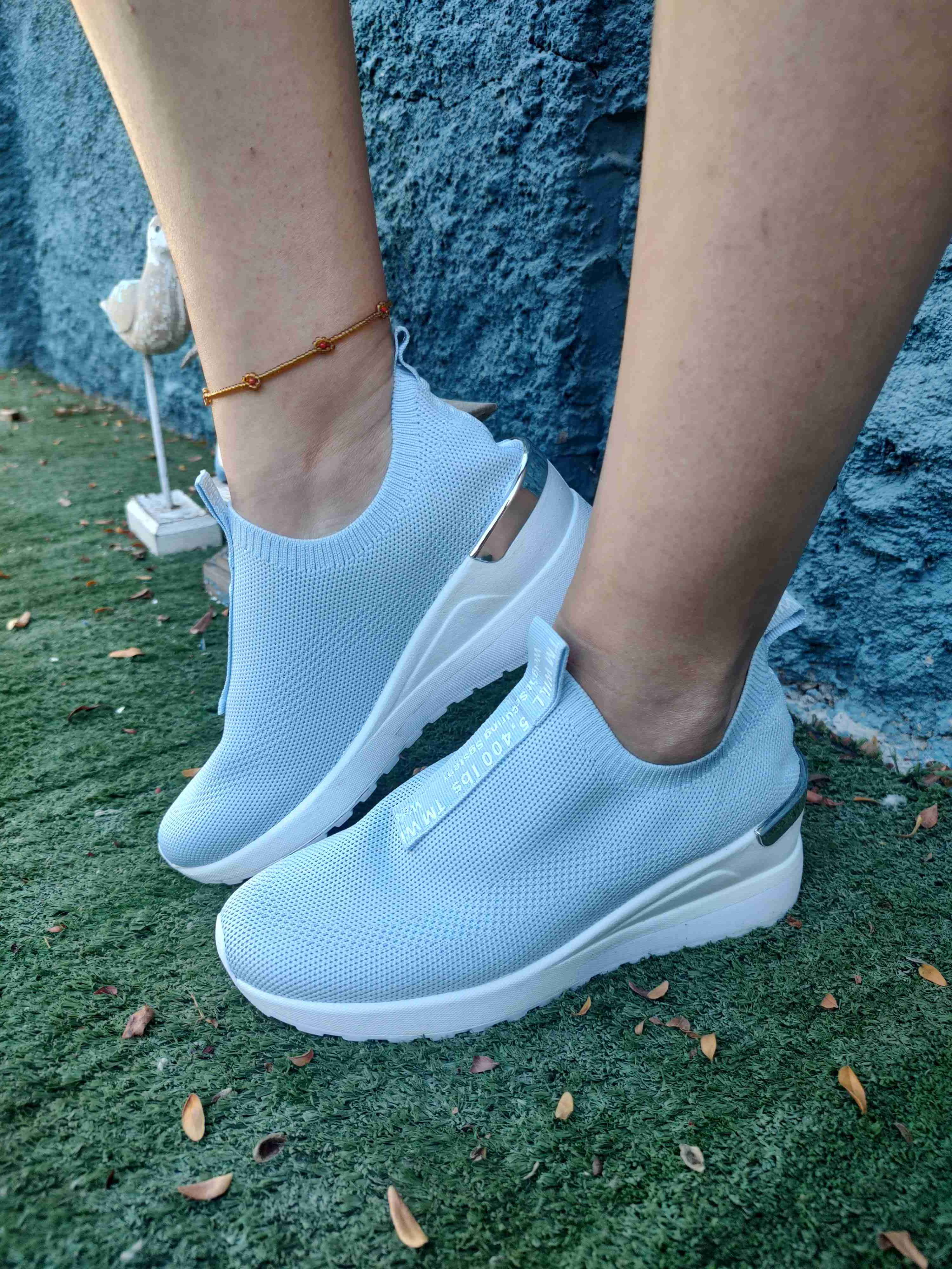 Zapatillas deportivas celestes - 3