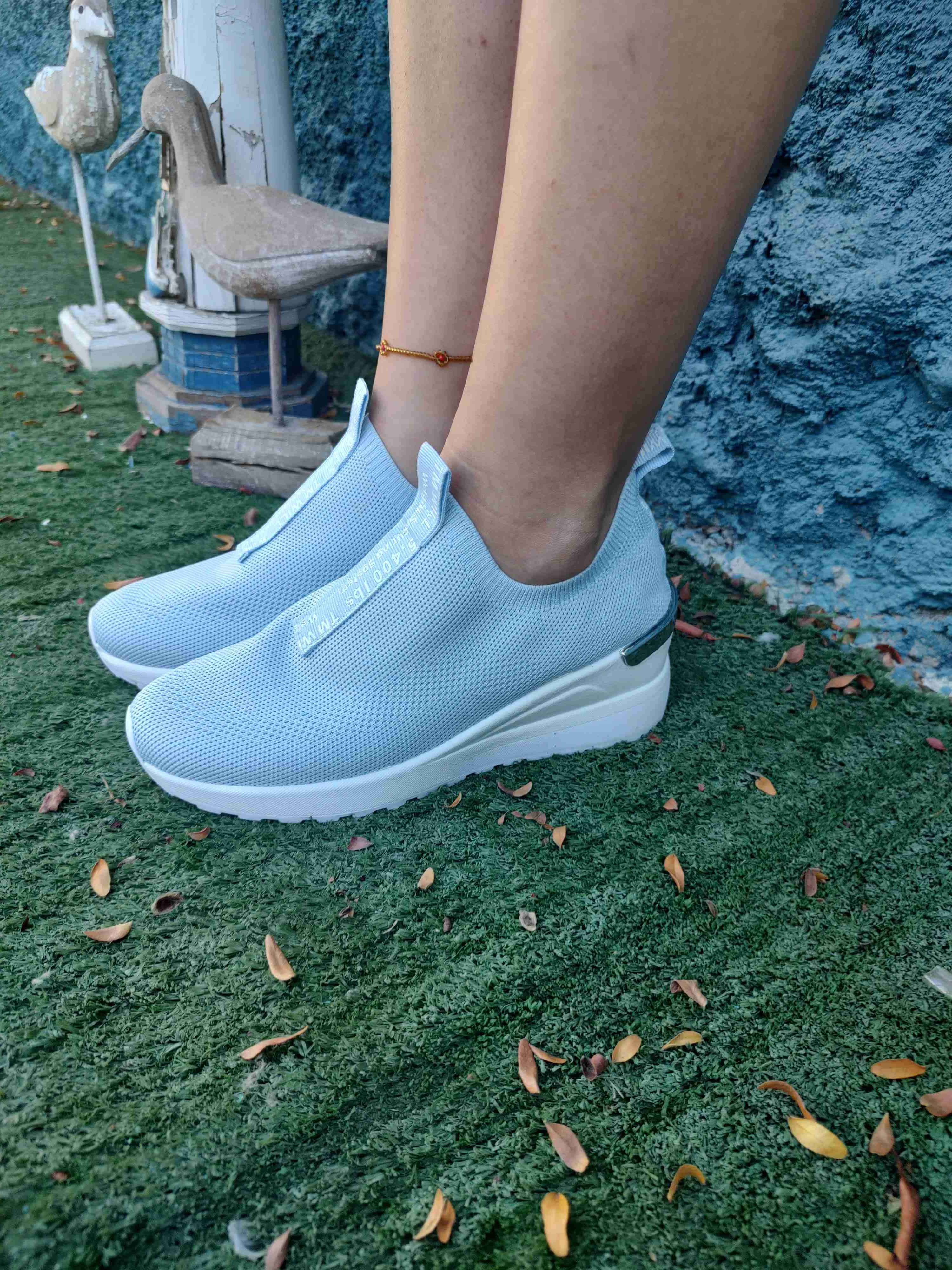 Zapatillas deportivas celestes - 4