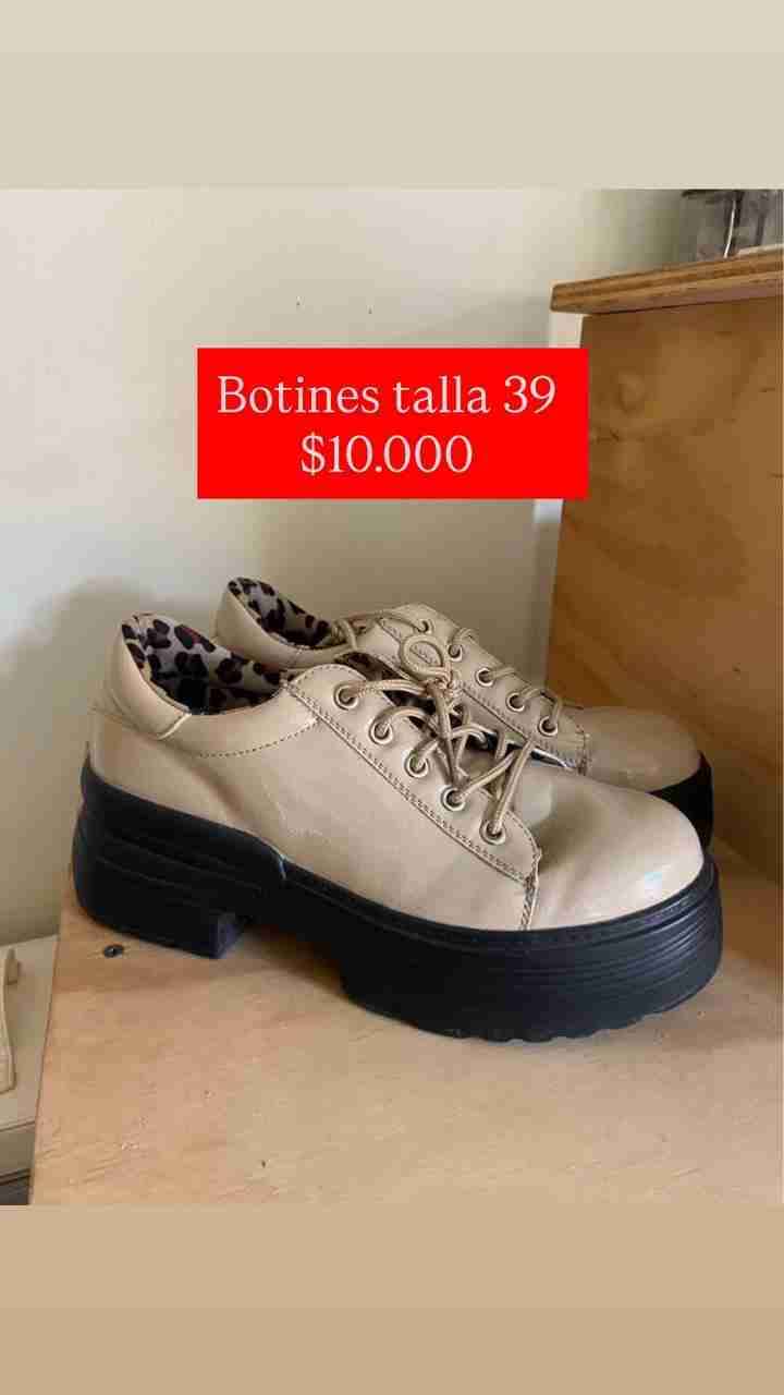 Sandalias rosadas con tachas - 4