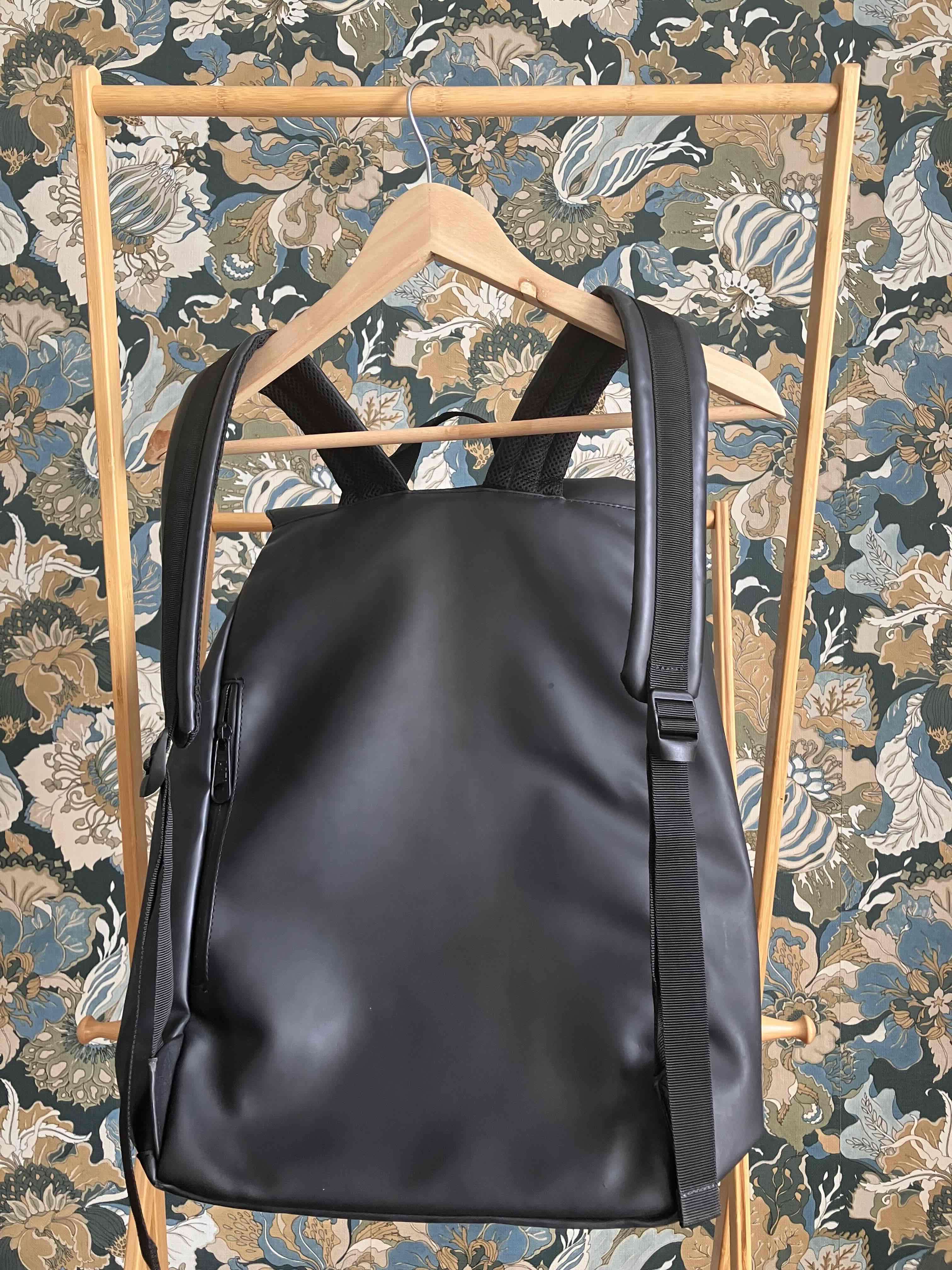 Mochila negra CAT resistente - 2