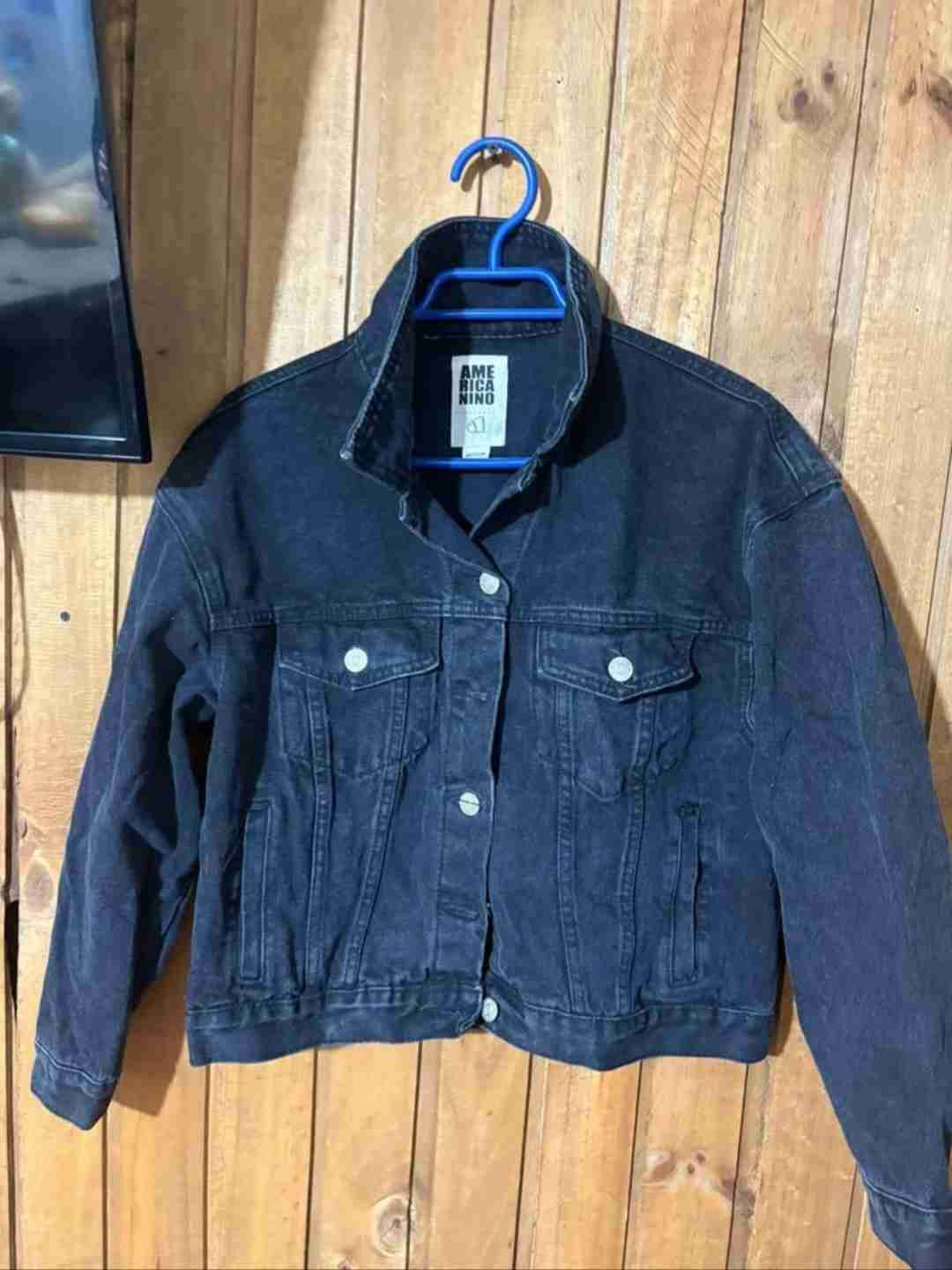 Chaqueta de mezclilla negra americanino