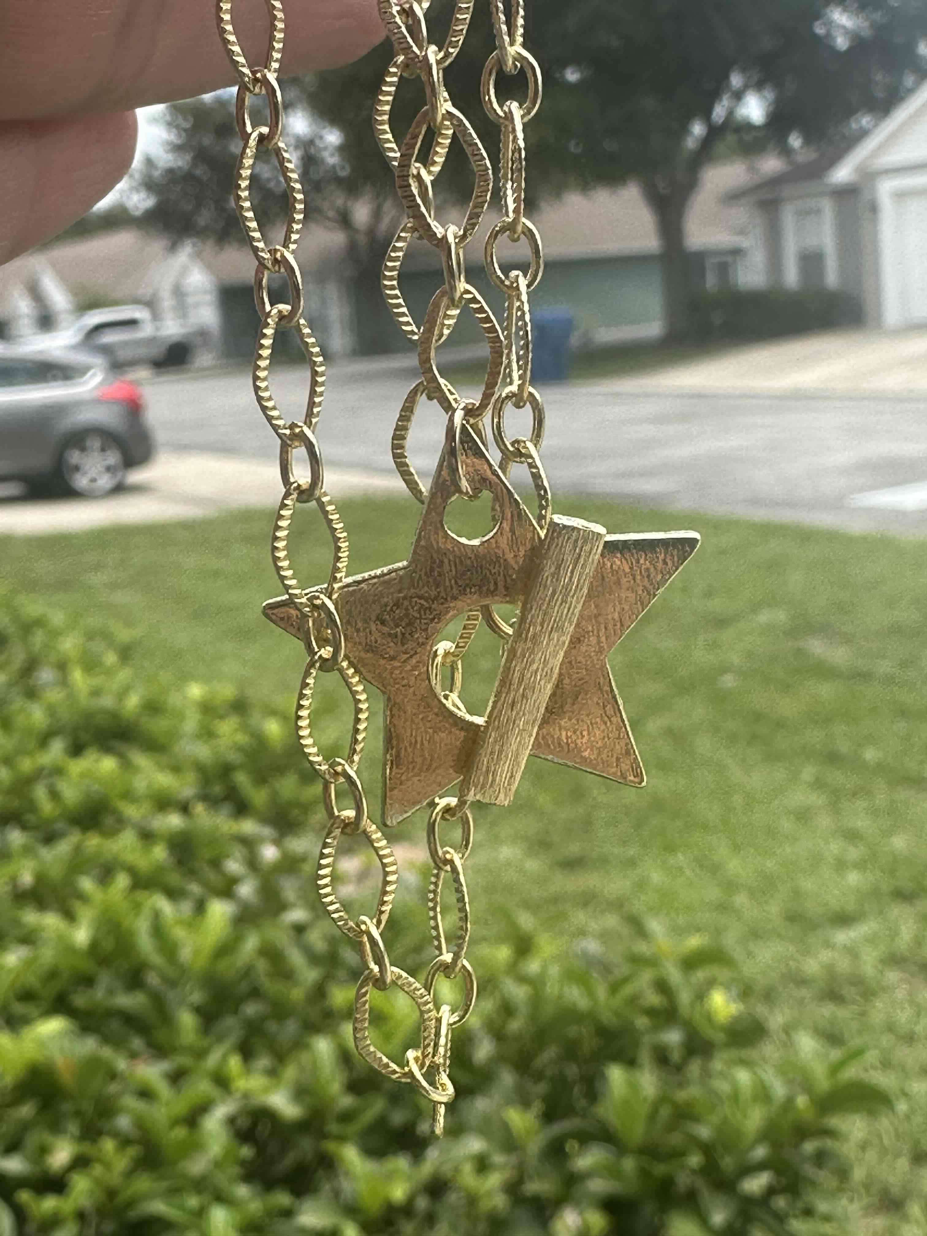 Collar dorado con colgante de estrella - miniatura 2