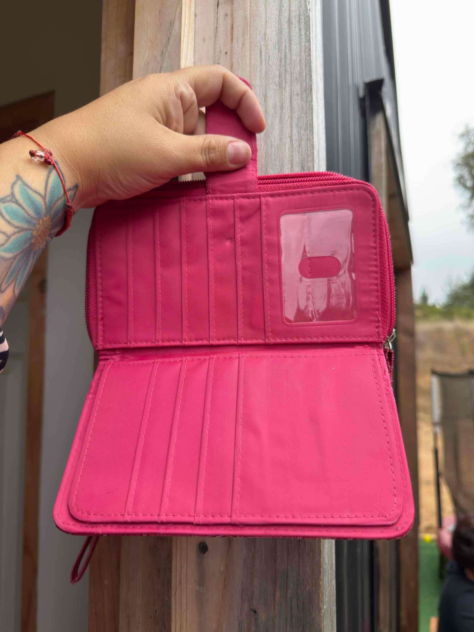 Billetera rosa tipo cocodrilo - miniatura 5