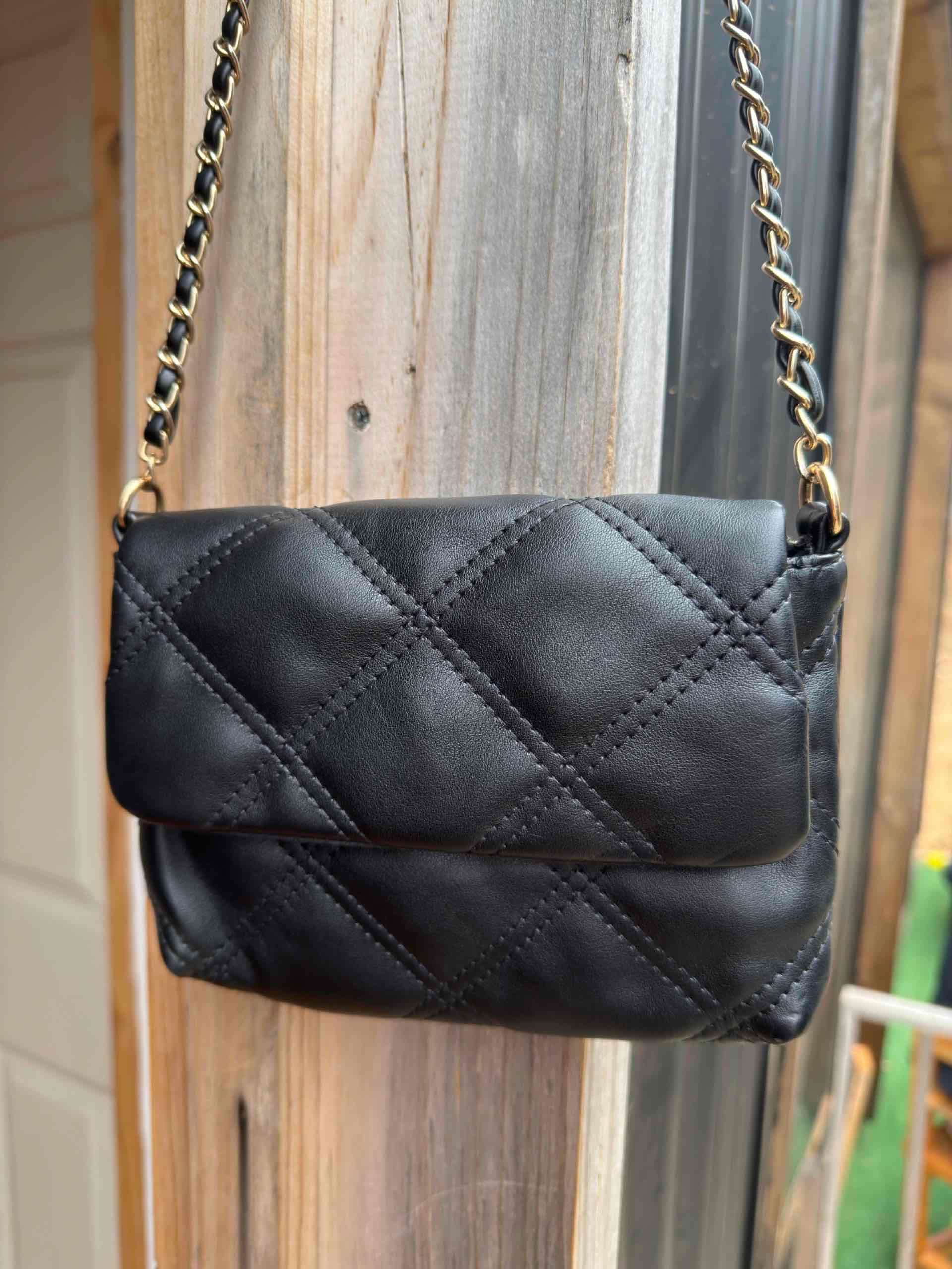 Cartera negra con cadena - miniatura 2