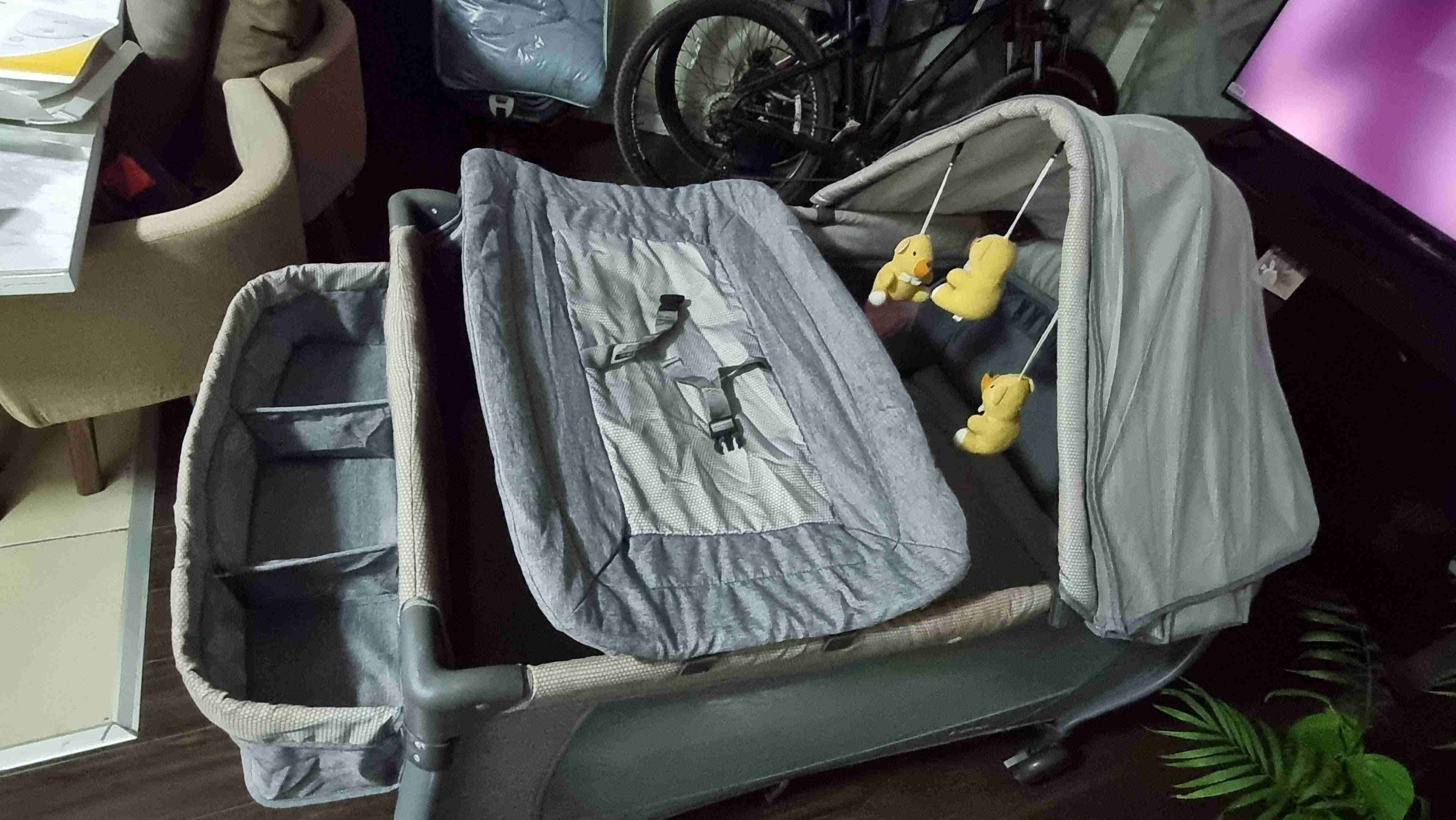 Cuna con toldo y colgantes - 4