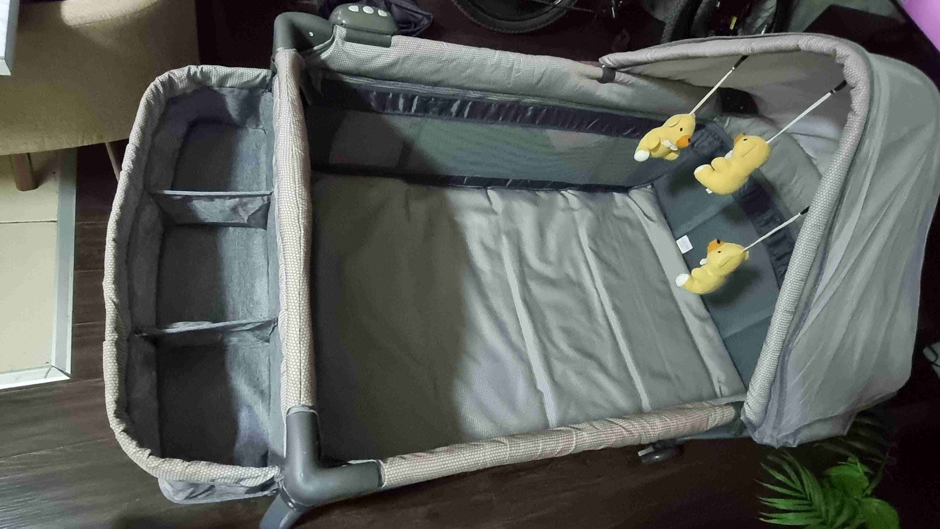 Cuna con toldo y colgantes - 5