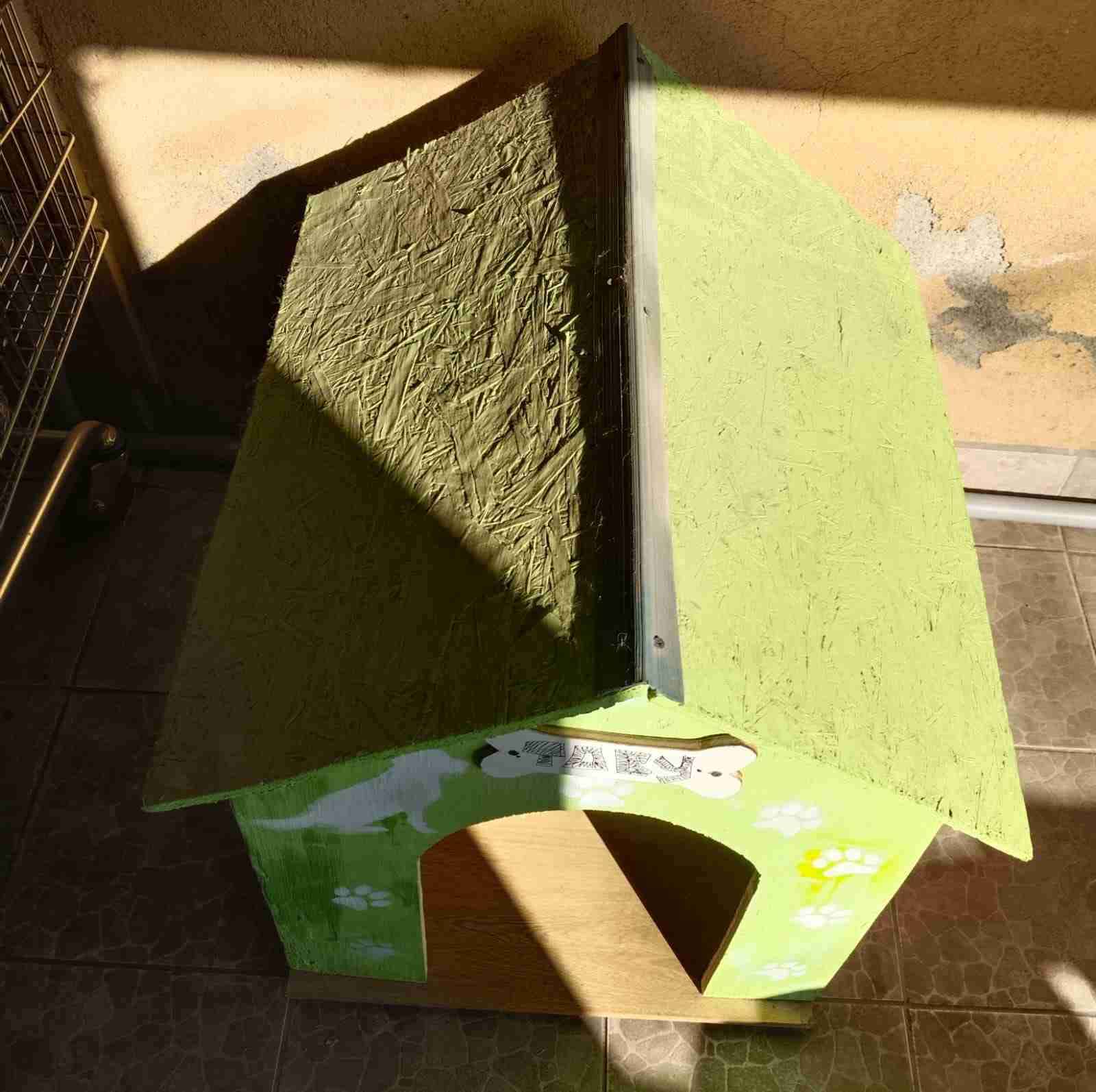 Casita para perro verde