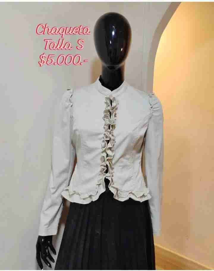 Chaqueta beige con botones