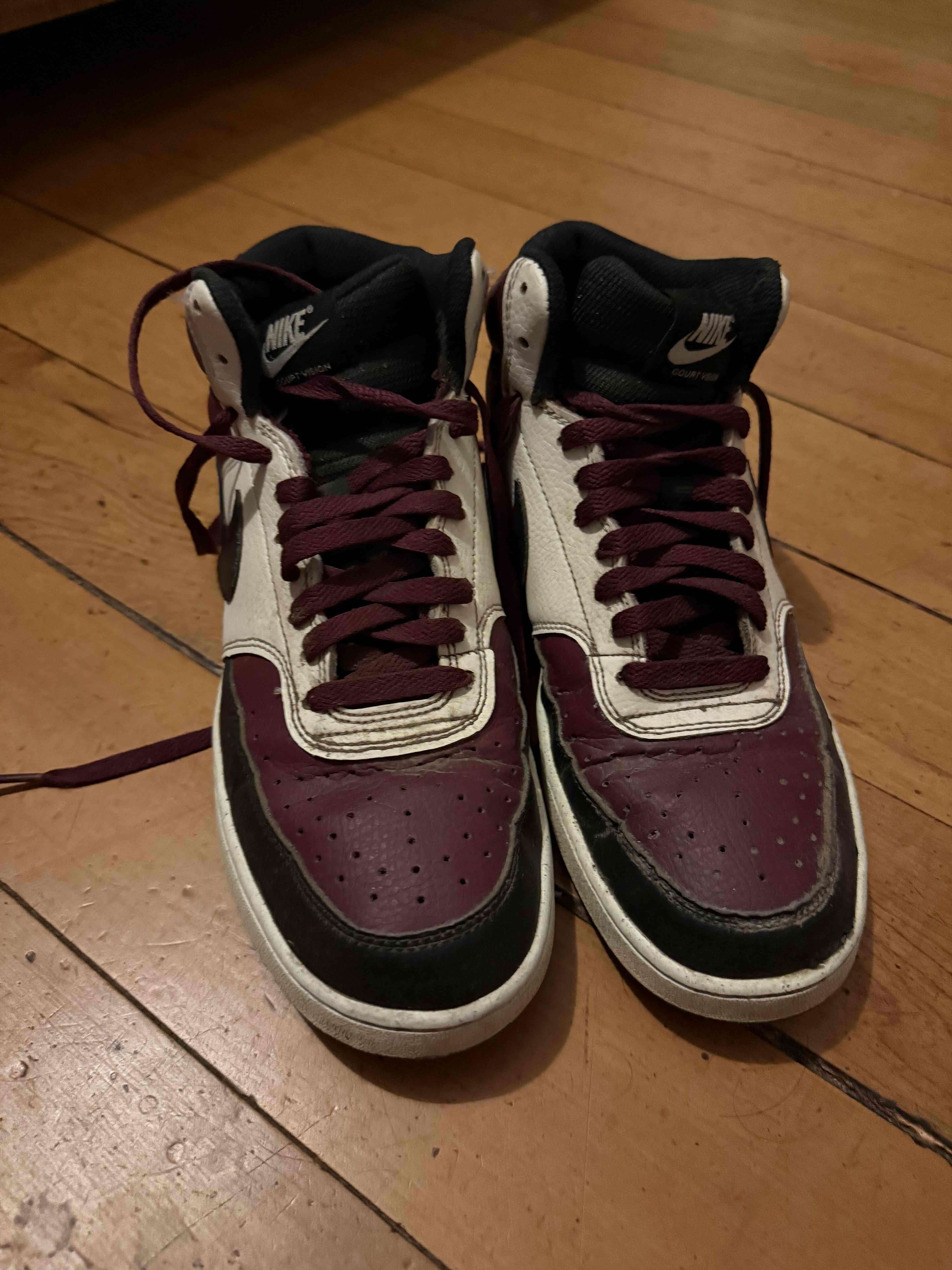 Zapatillas Nike bordó y blanco - miniatura 1