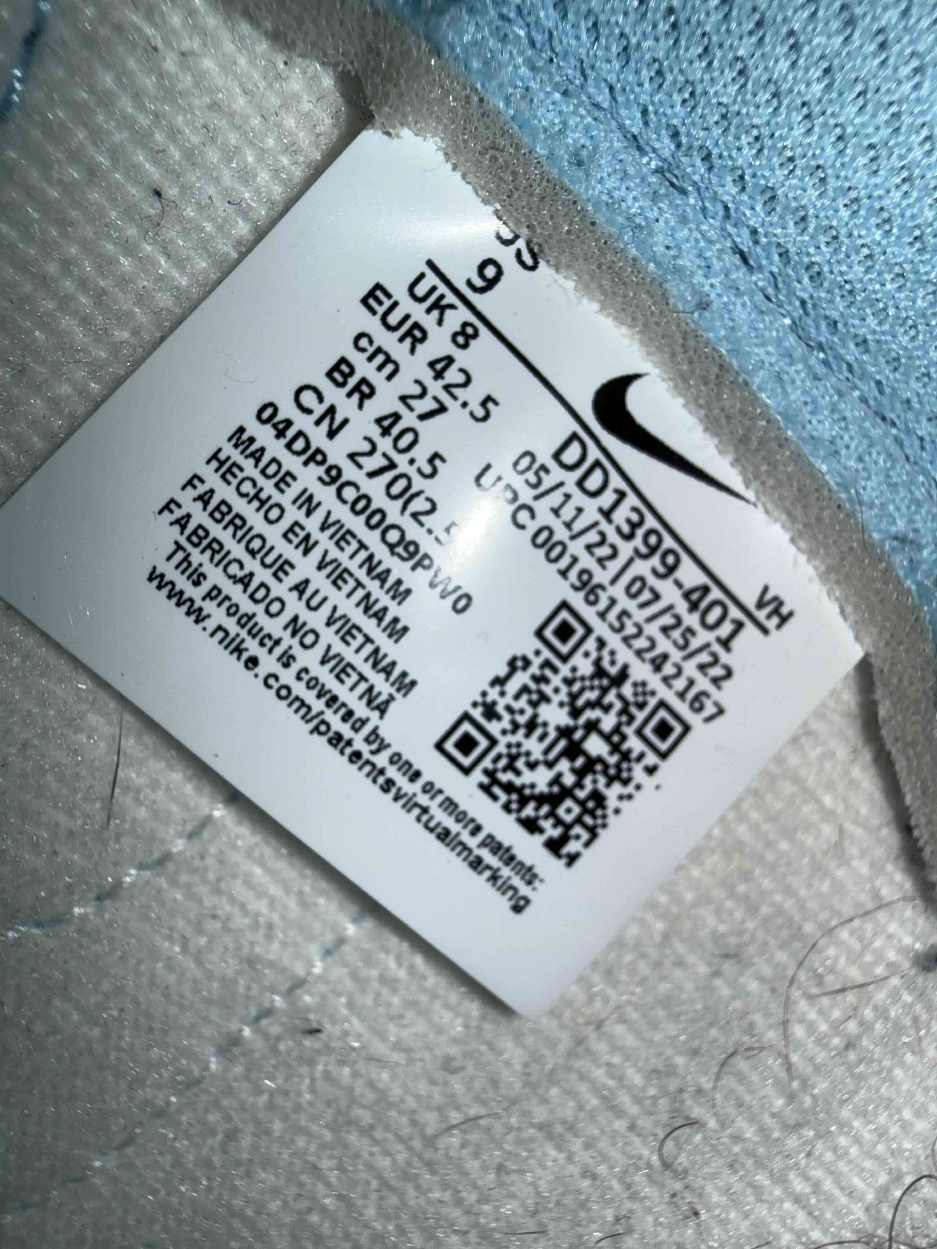 Zapatillas deportivas celestes y blancas - 2