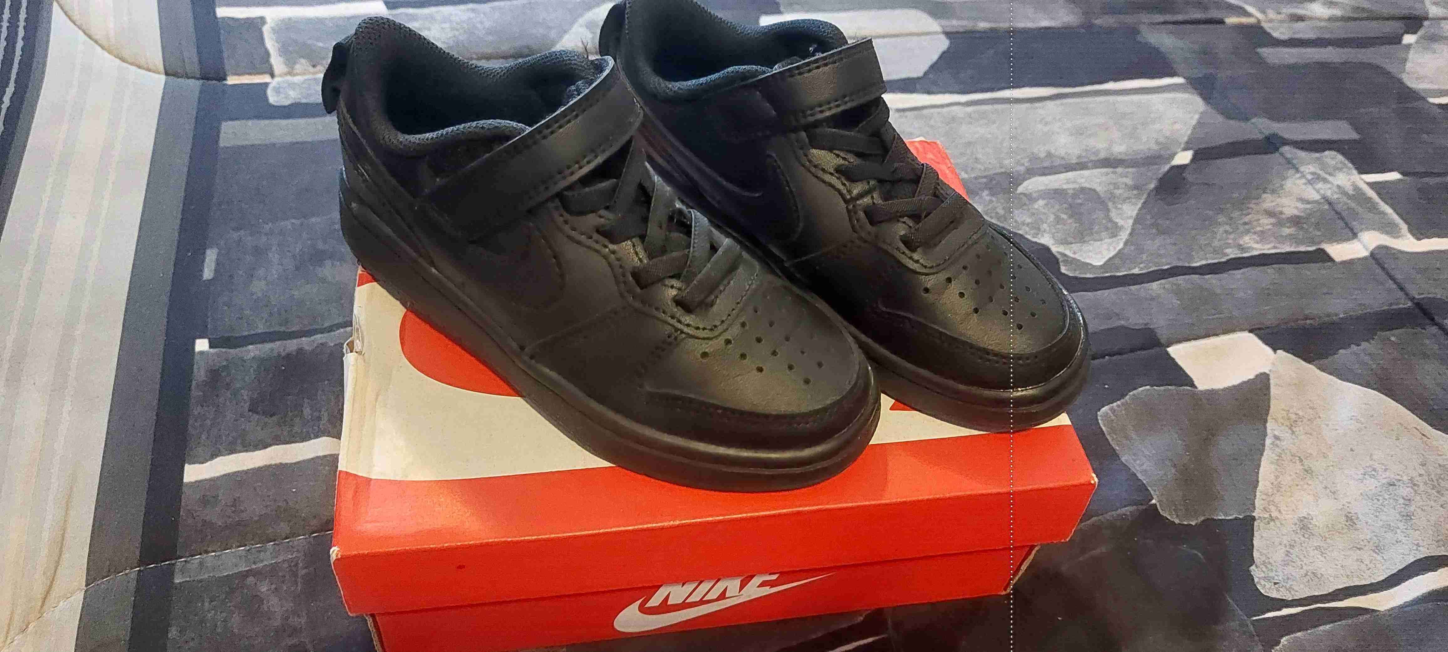 Zapatillas negras Nike para niño - miniatura 1