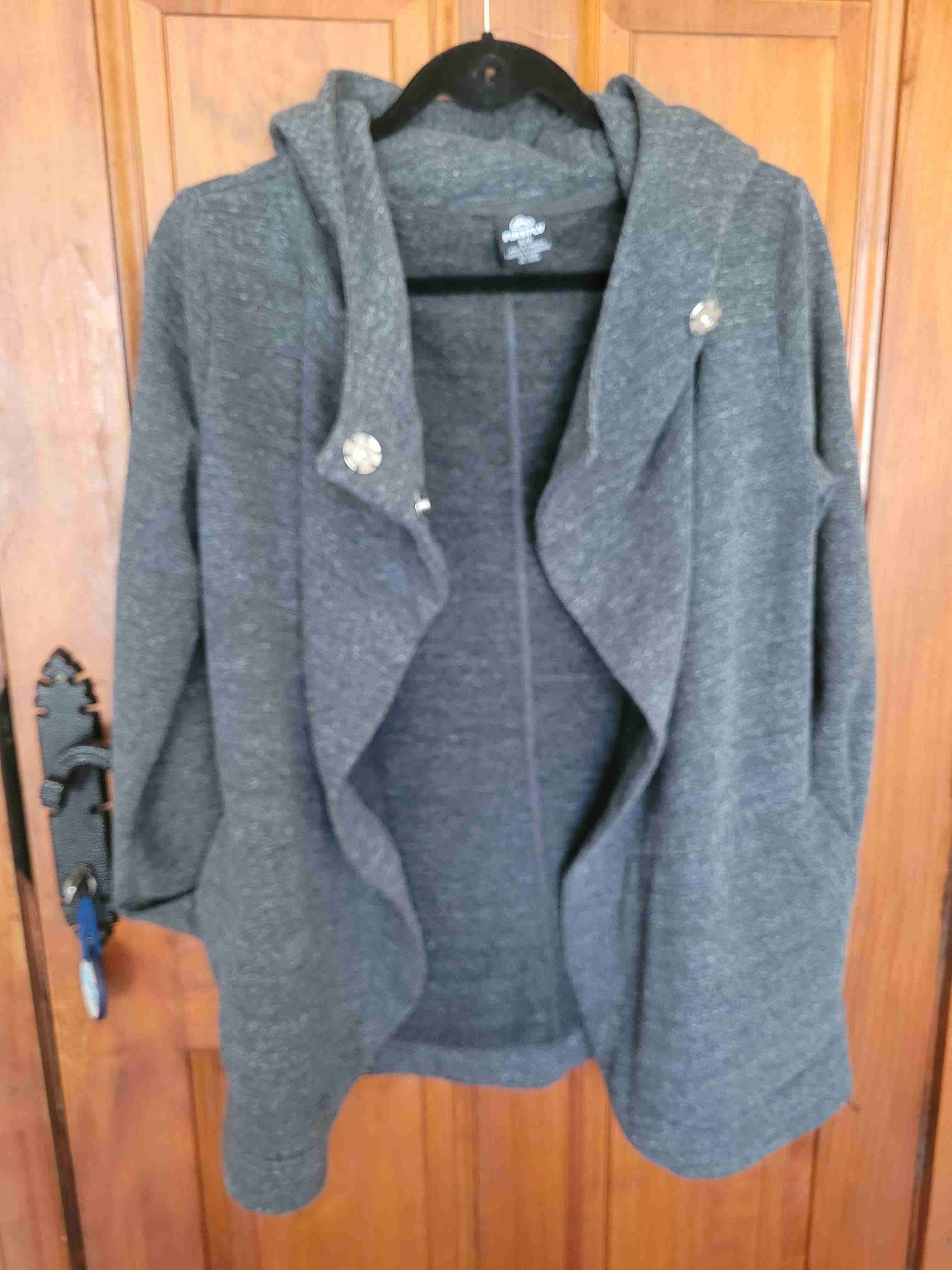 Polerón gris con capucha - miniatura 6