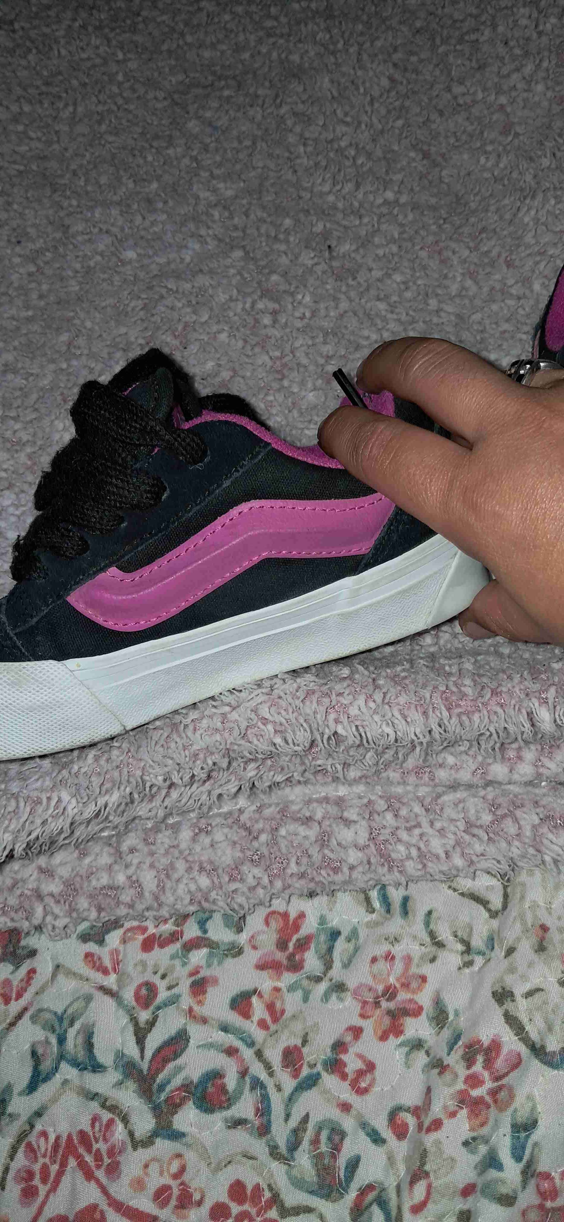 Zapatillas negras con detalles rosados - miniatura 2