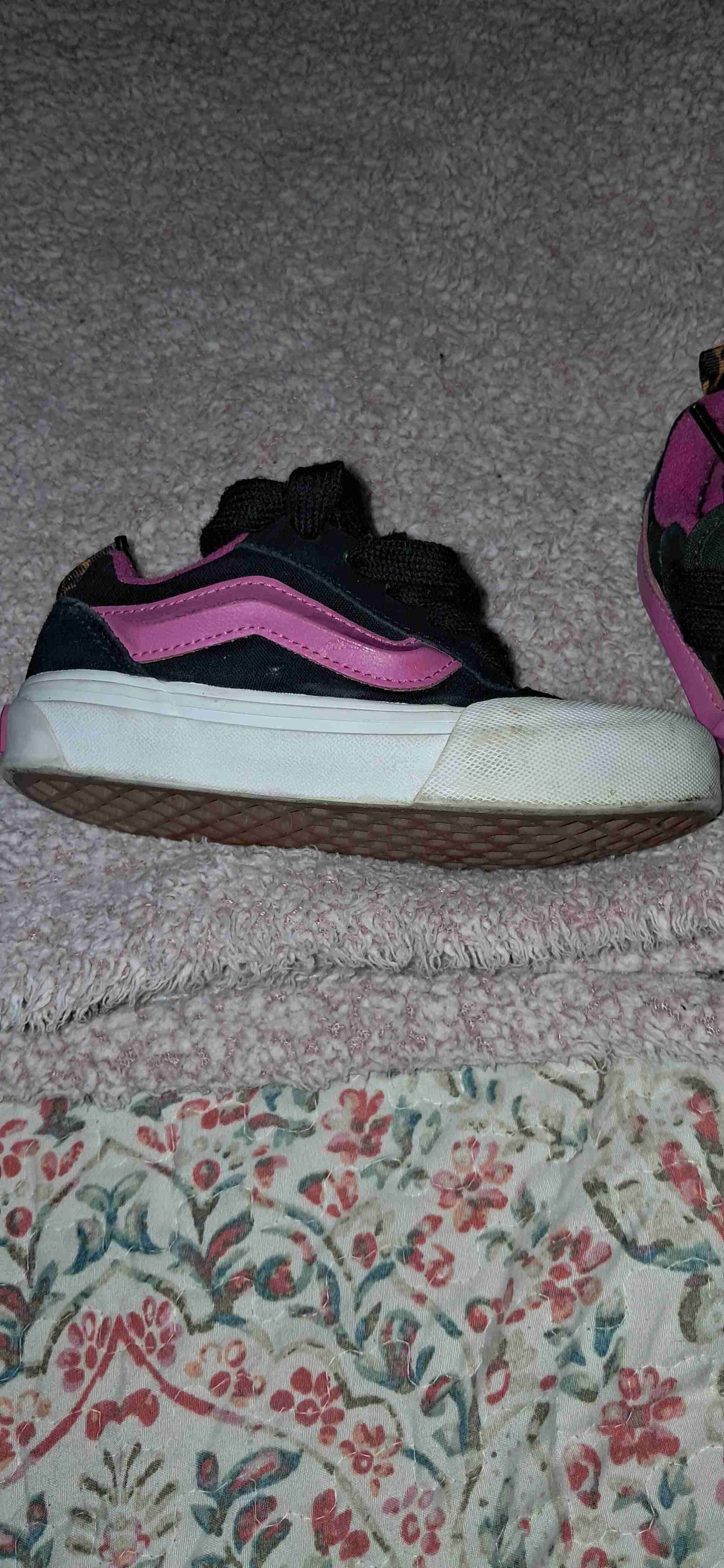 Zapatillas negras con detalles rosados - miniatura 3