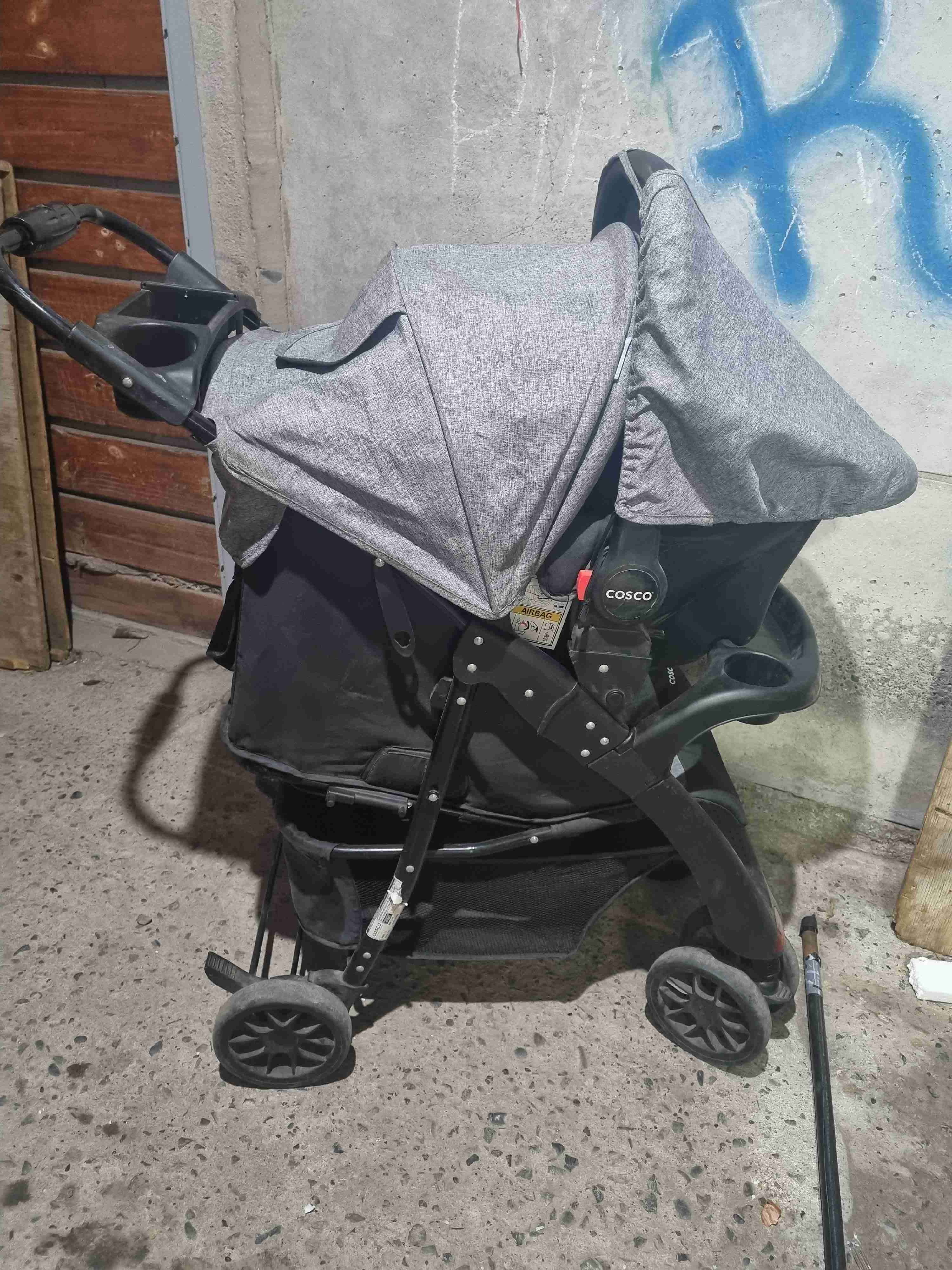 Coche de bebé Cosco gris - 1