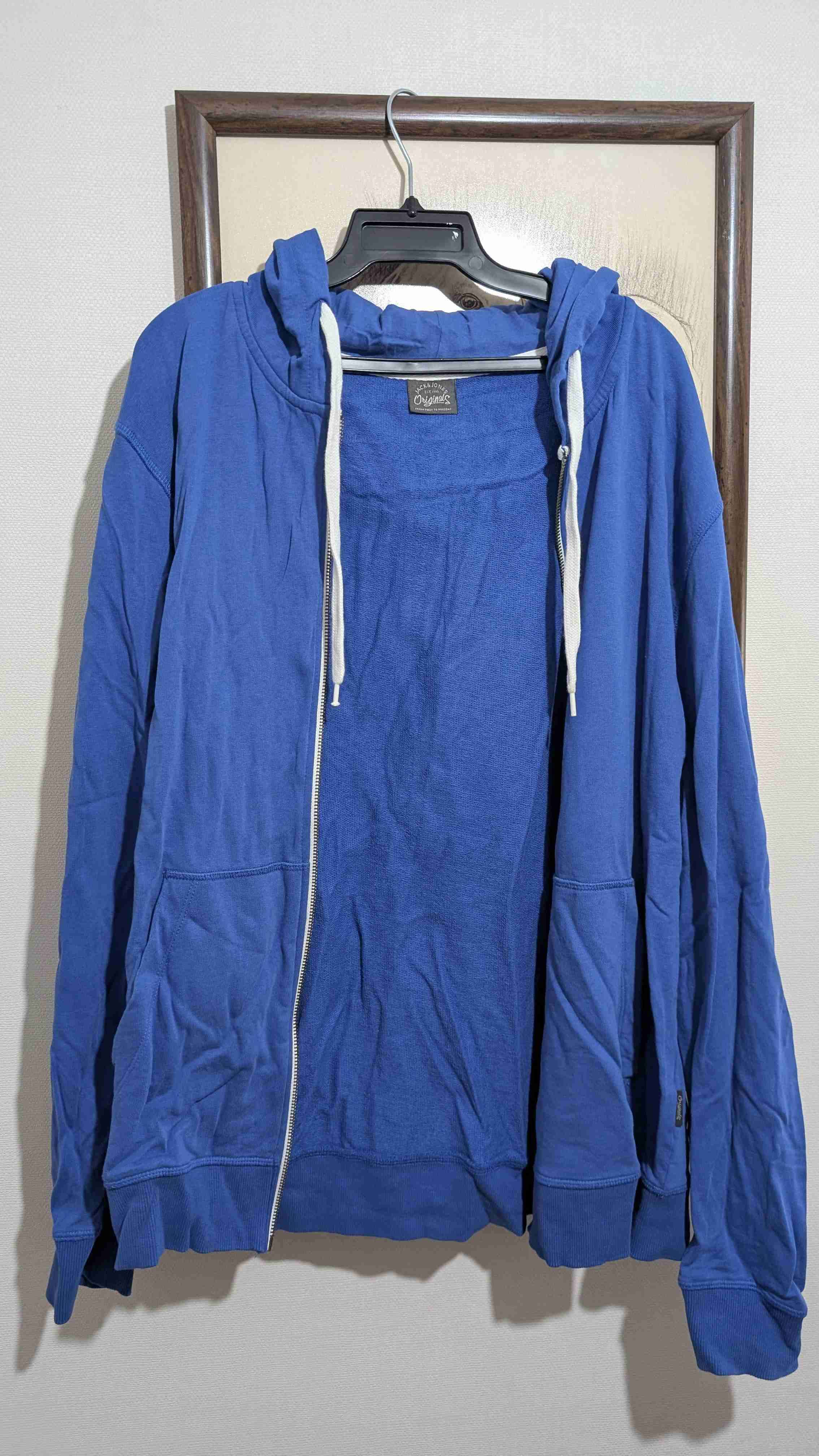 Polerón azul con capucha - 2