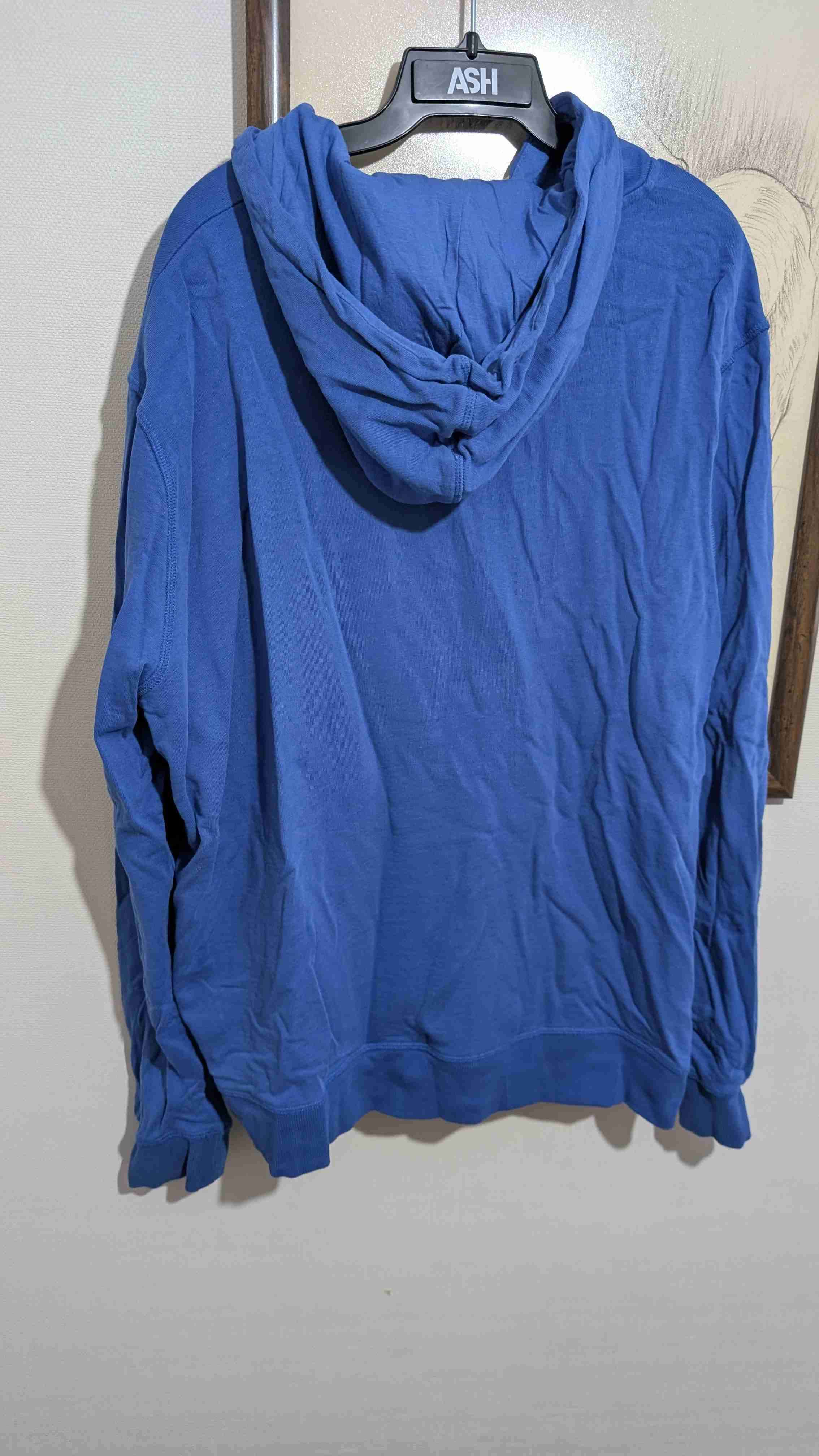 Polerón azul con capucha - 4