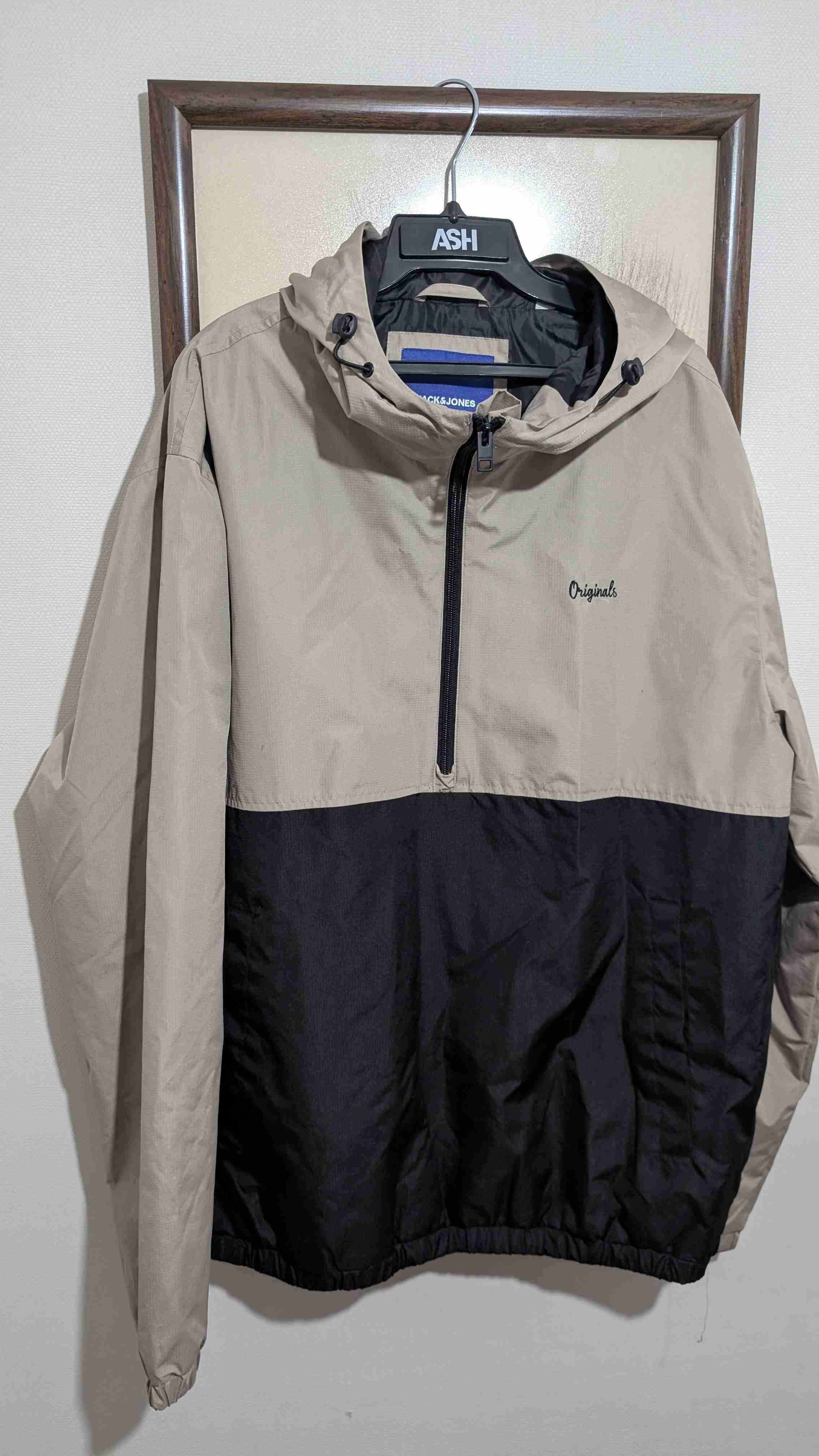 Cortavientos beige y negro - miniatura 2