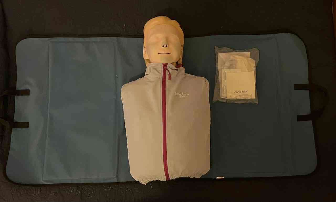 Maniquí de RCP Little Anne - miniatura 1