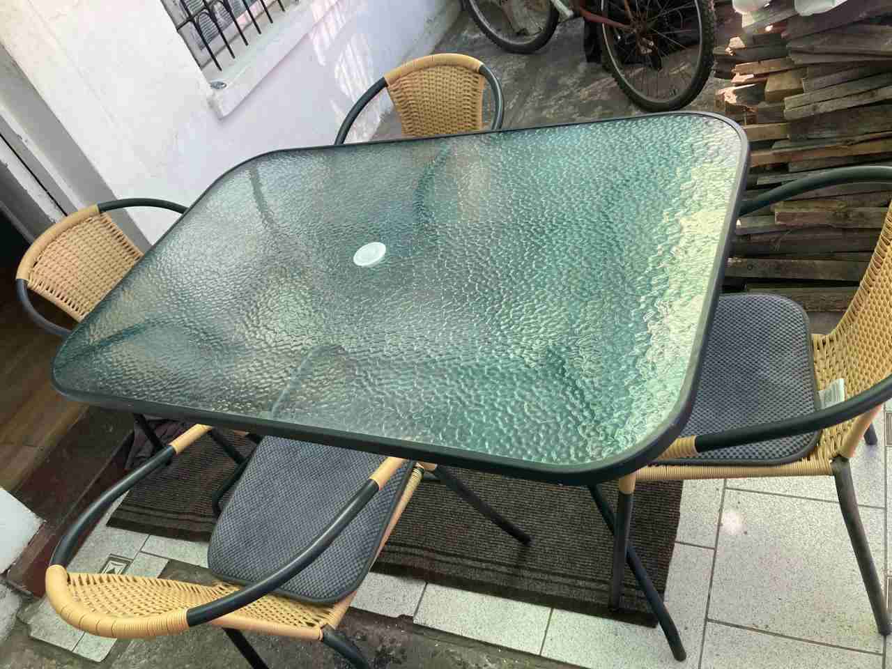 Conjunto de comedor exterior de vidrio con 4 cilla - miniatura 1