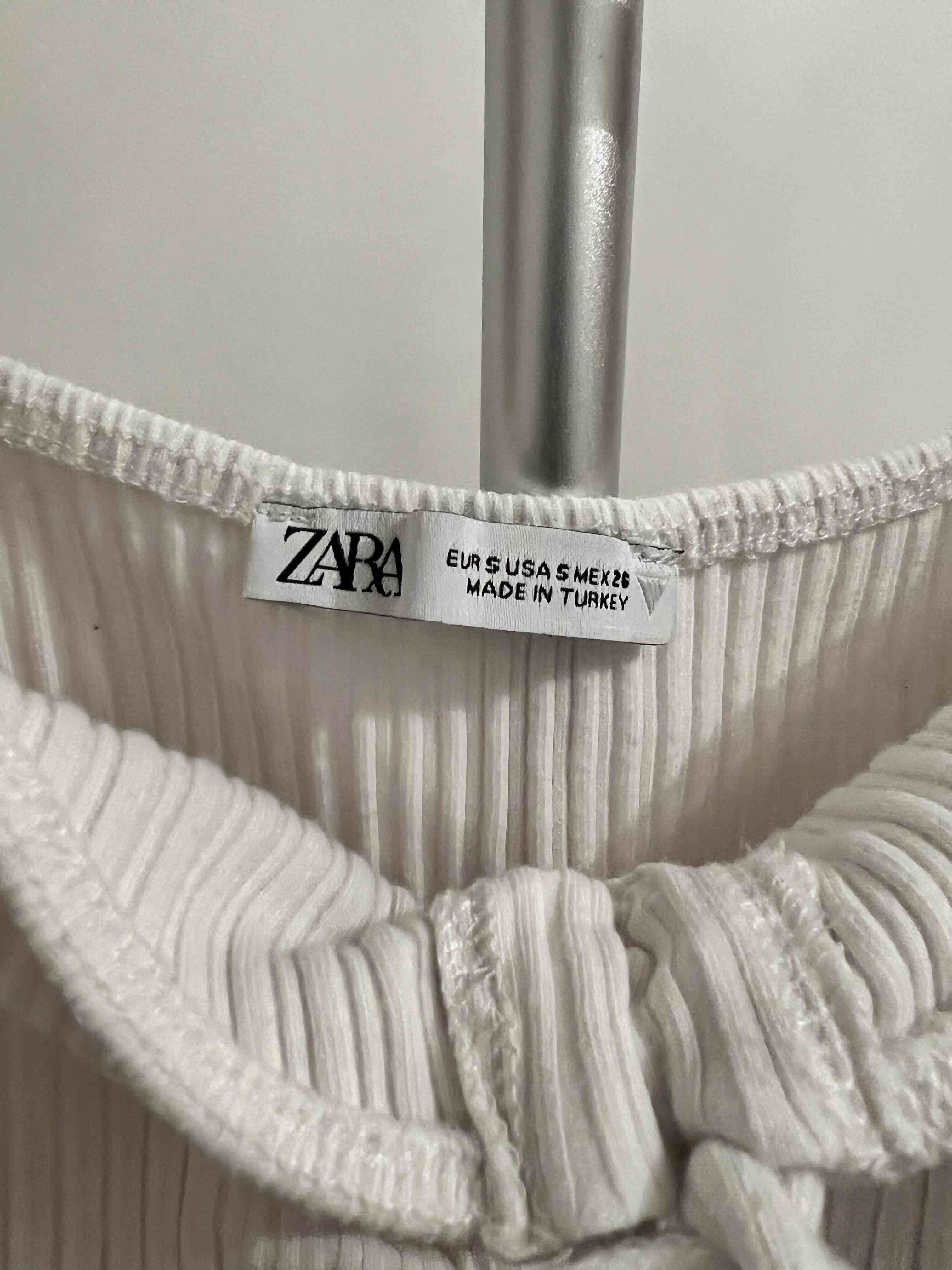 Polera blanca con mangas abullonadas ZARA - 2