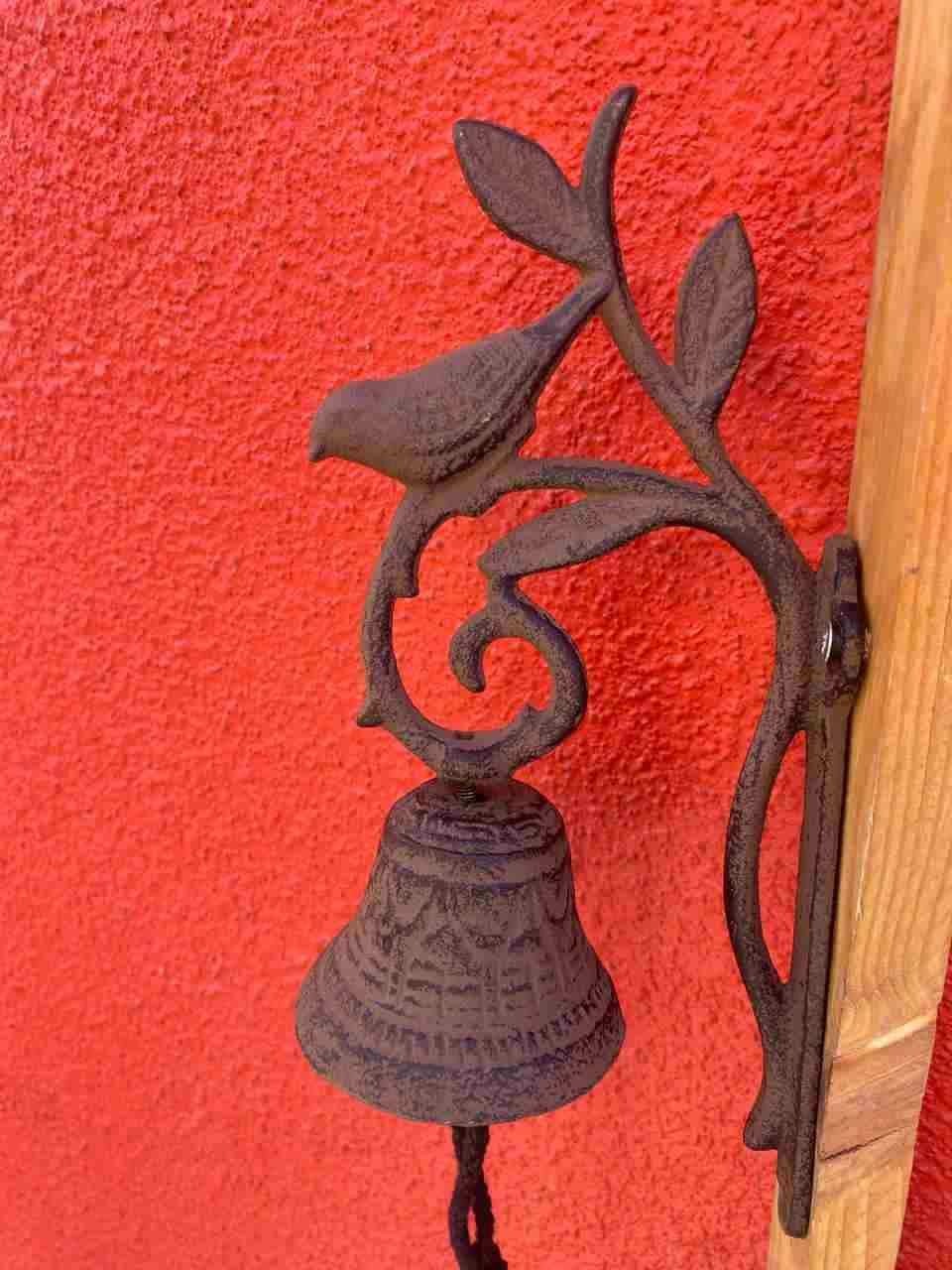 Campana de hierro fundido con figuras - miniatura 6