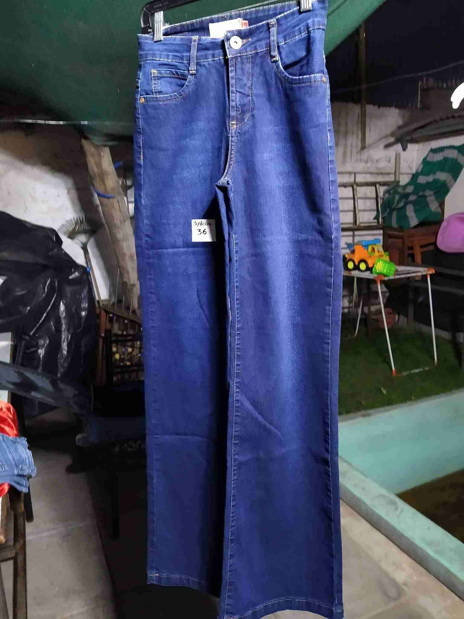 Jeans azules clásicos - miniatura 2