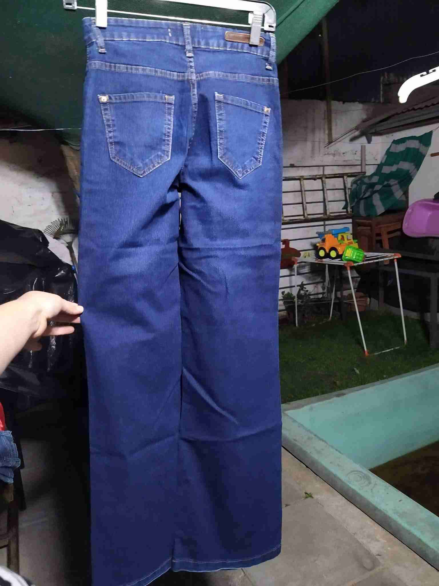 Jeans azules clásicos - miniatura 3