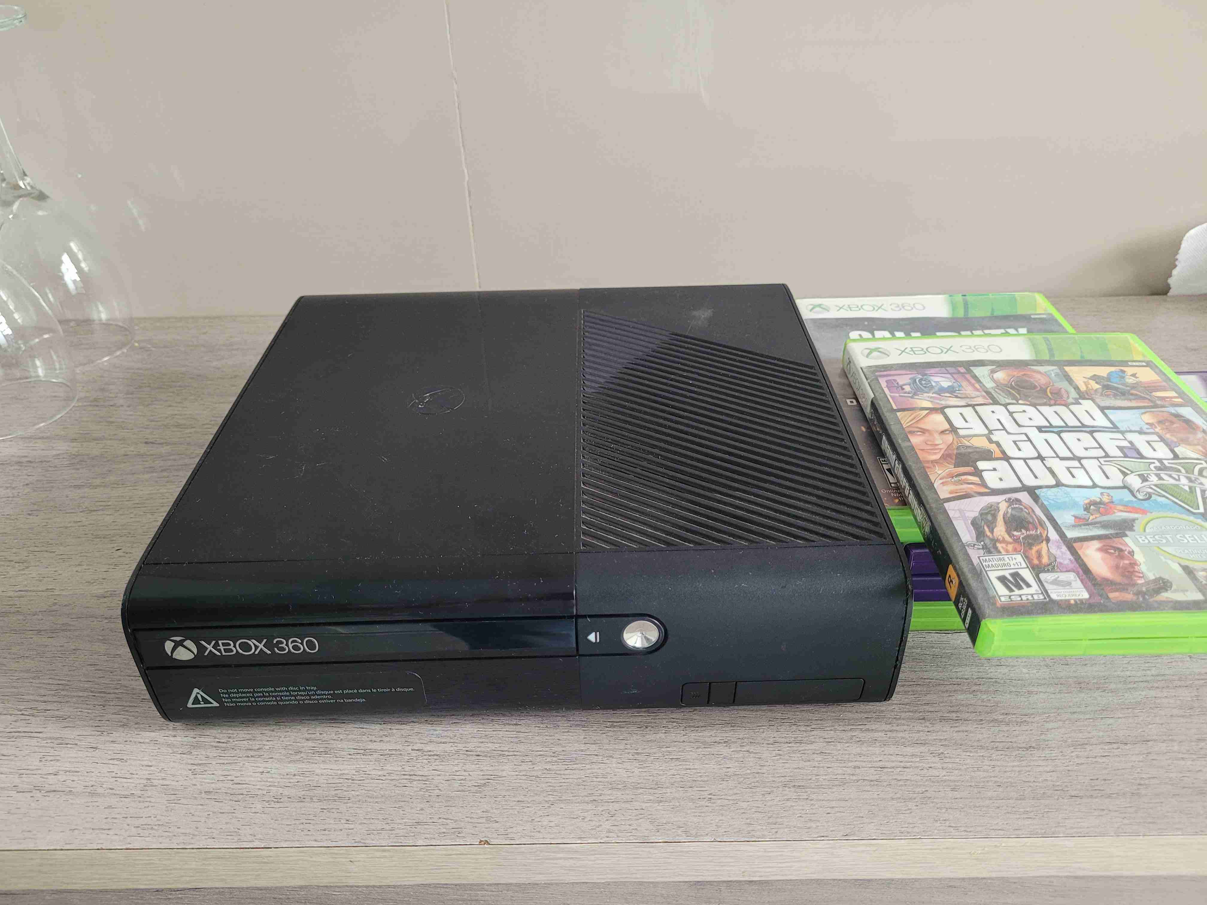 Consola Xbox 360 con mandos originales y Kinect - miniatura 2