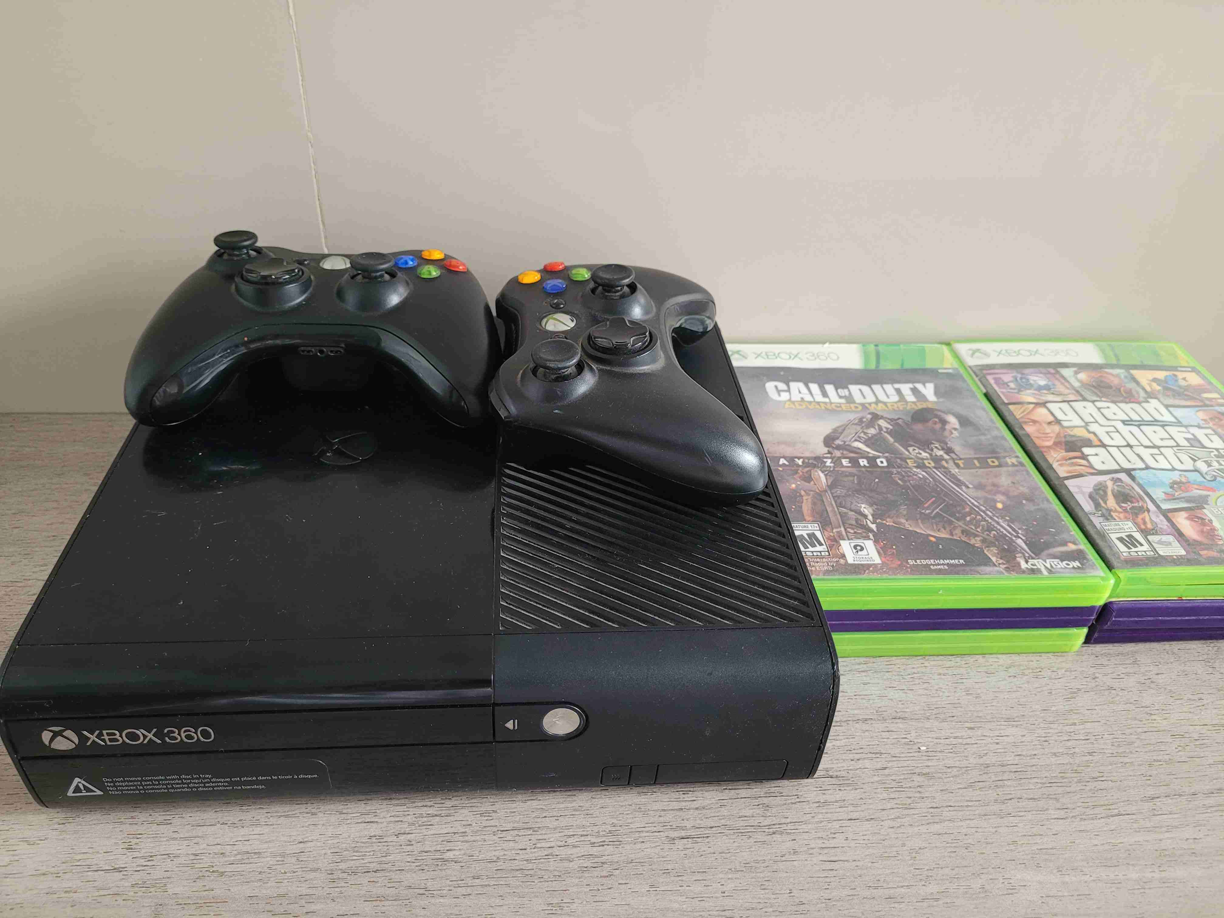 Consola Xbox 360 con mandos originales y Kinect - miniatura 3