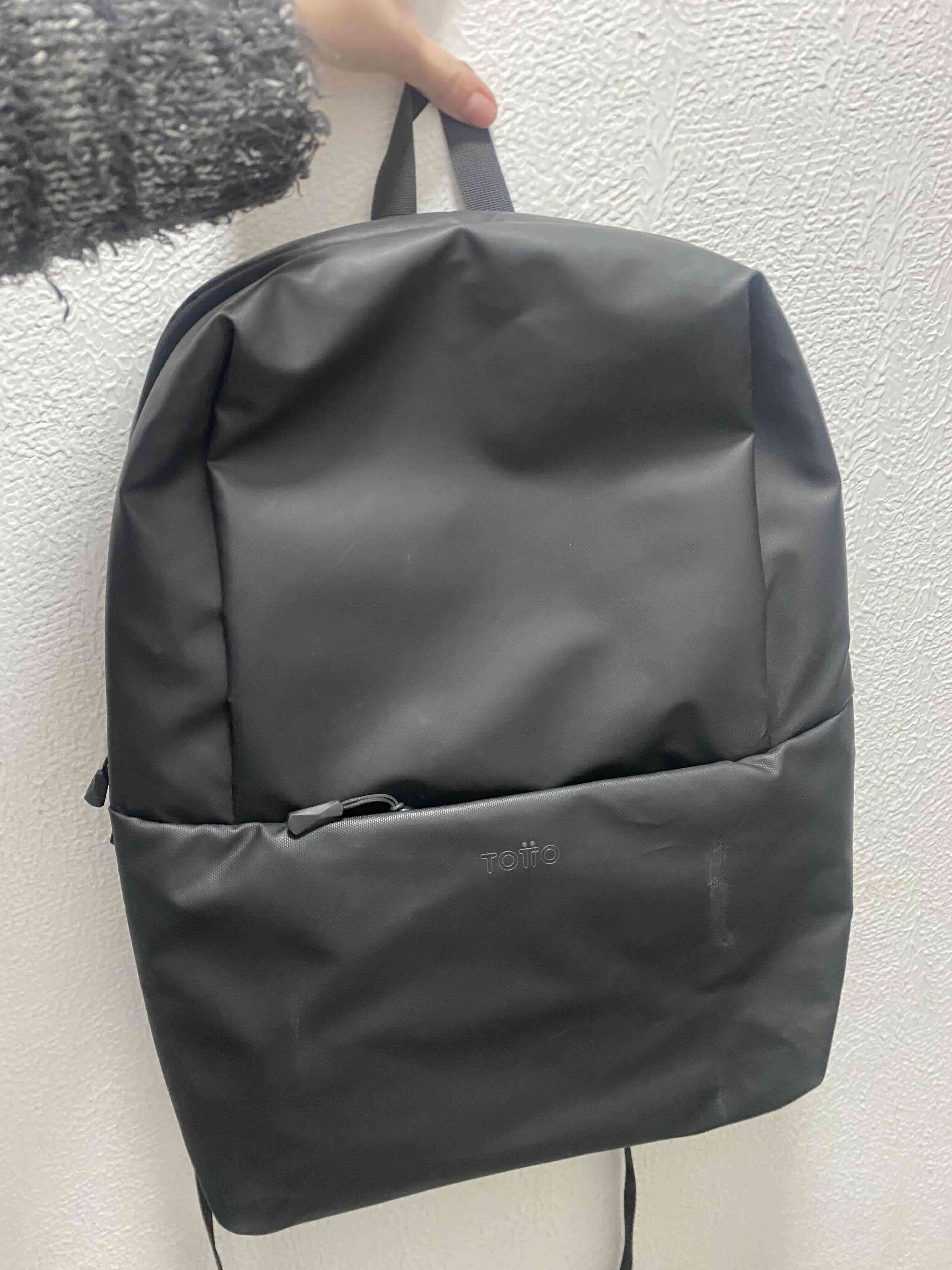 Mochila negra marca Totto - miniatura 1