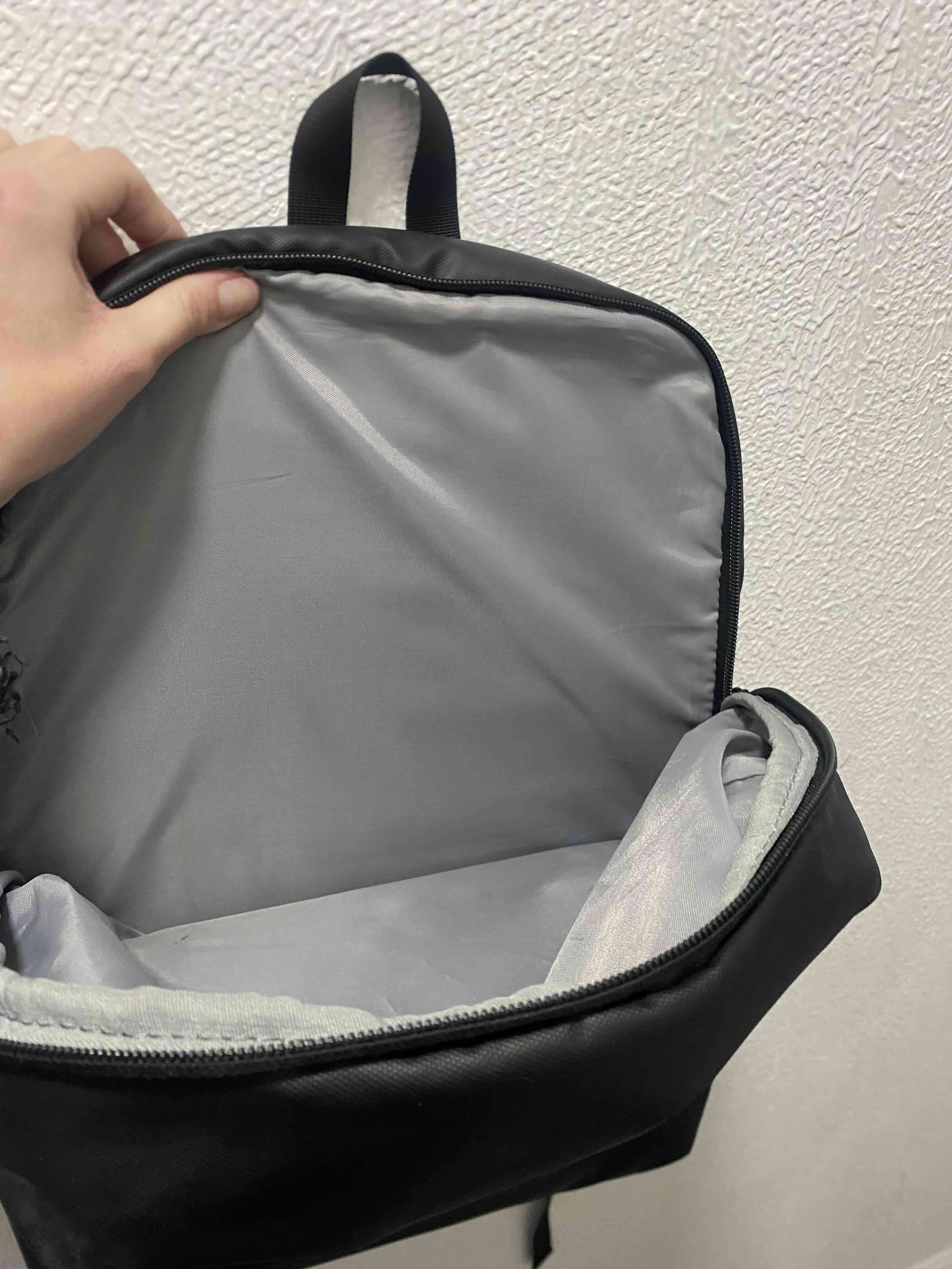 Mochila negra marca Totto - miniatura 2